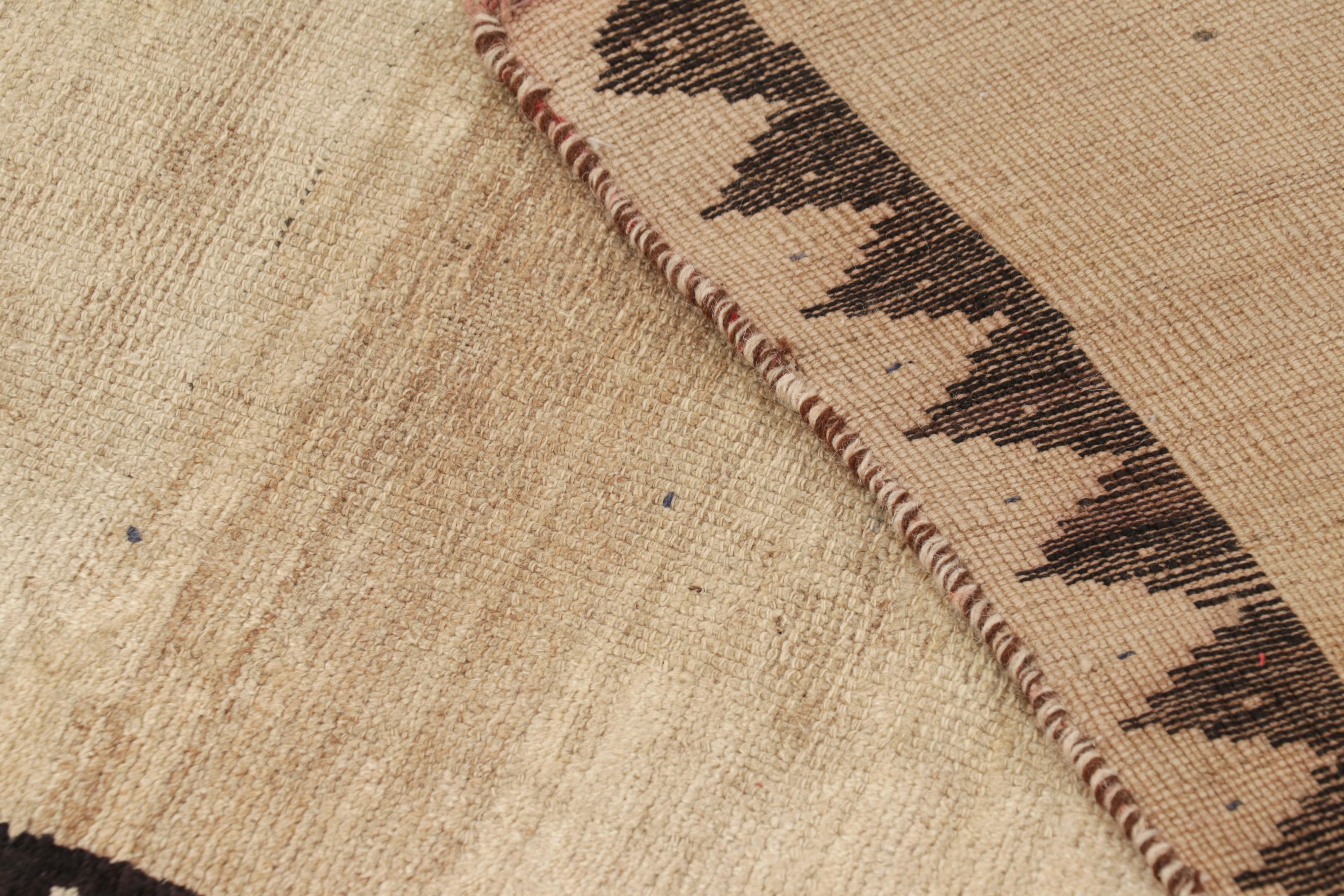 Vintage Gabbeh Perserteppich, offenes Feld mit Beige-Braun-Tönen - Rug & Kilim (Mitte des 20. Jahrhunderts) im Angebot