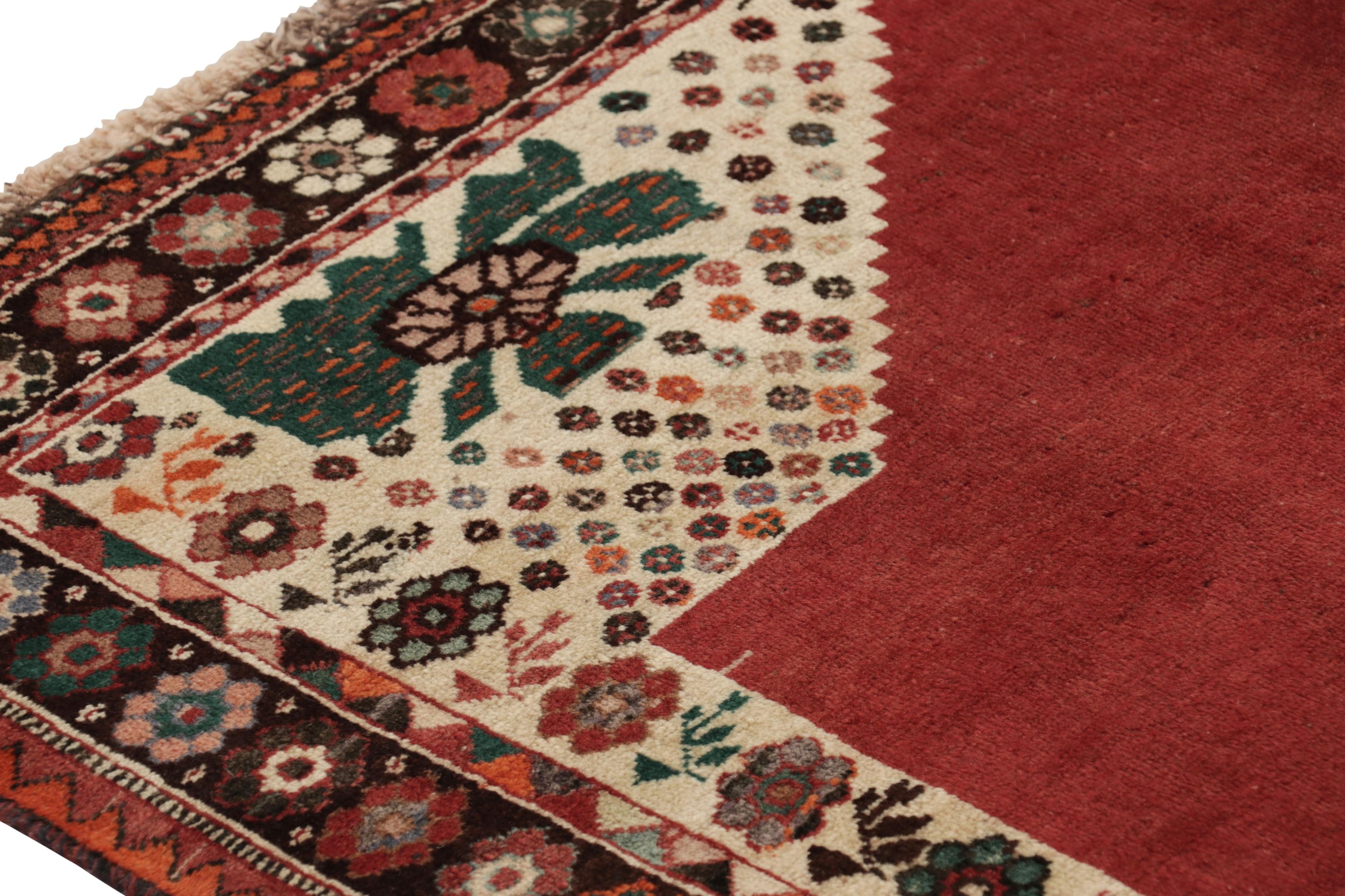 Persiano Tappeto persiano Gabbeh d'epoca, rosso con leone dipinto in ruggine - Rug & Kilim in vendita