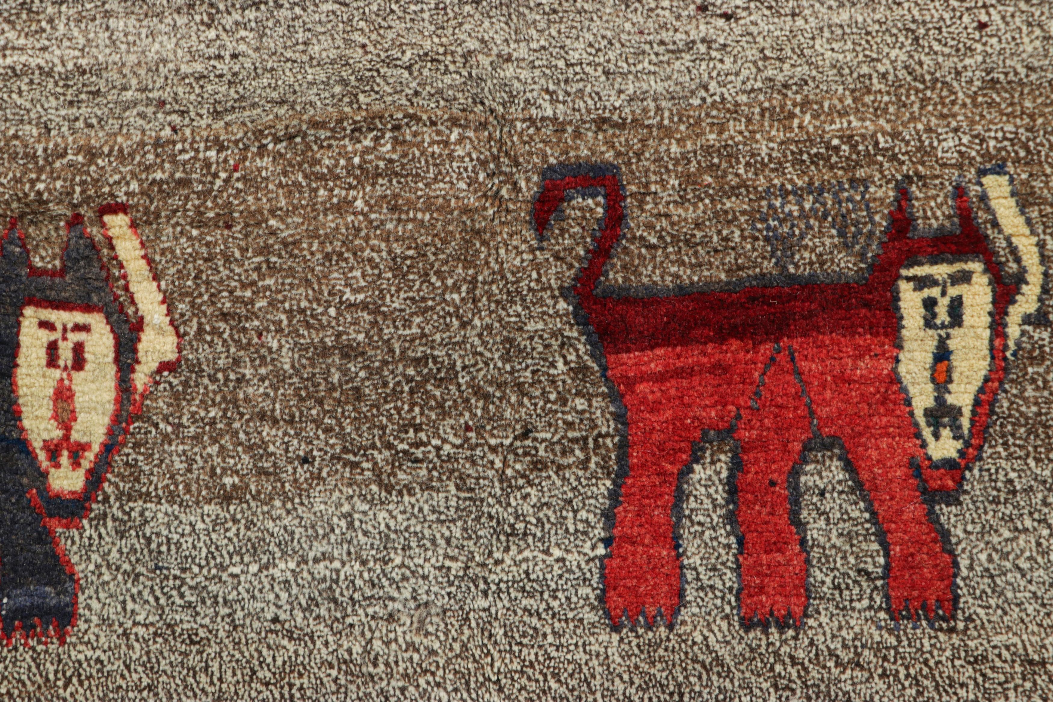 Alfombra Persa Gabbeh Vintage, Topo y Gris con Dibujos de Animales - Rug & Kilim Tribal en venta