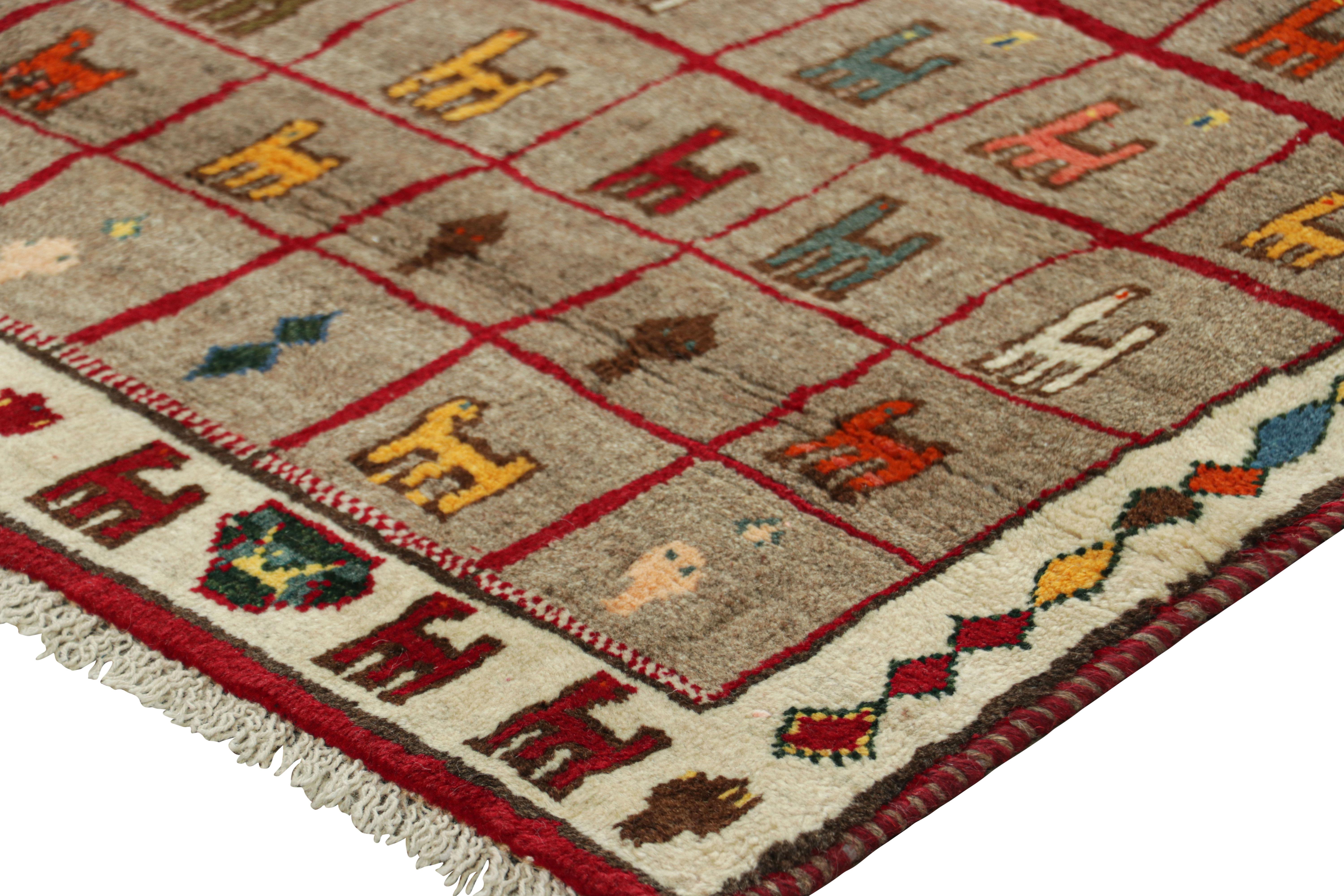 Vintage Gabbeh Perserteppich, Taupe mit bunten Tierbildern - Rug & Kilim (Bessarabisch) im Angebot