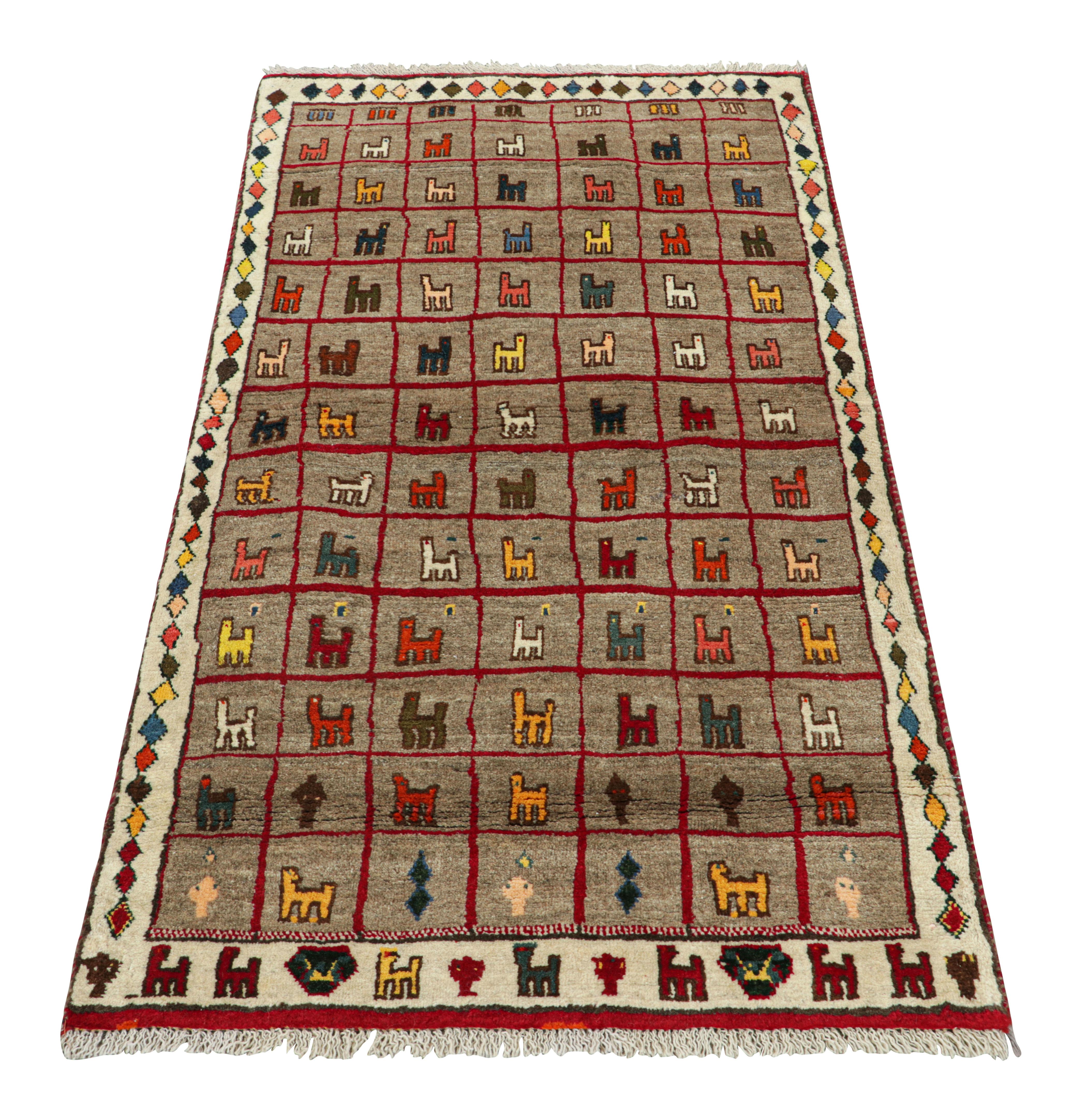 Vintage Gabbeh Perserteppich, Taupe mit bunten Tierbildern - Rug & Kilim (Persisch) im Angebot