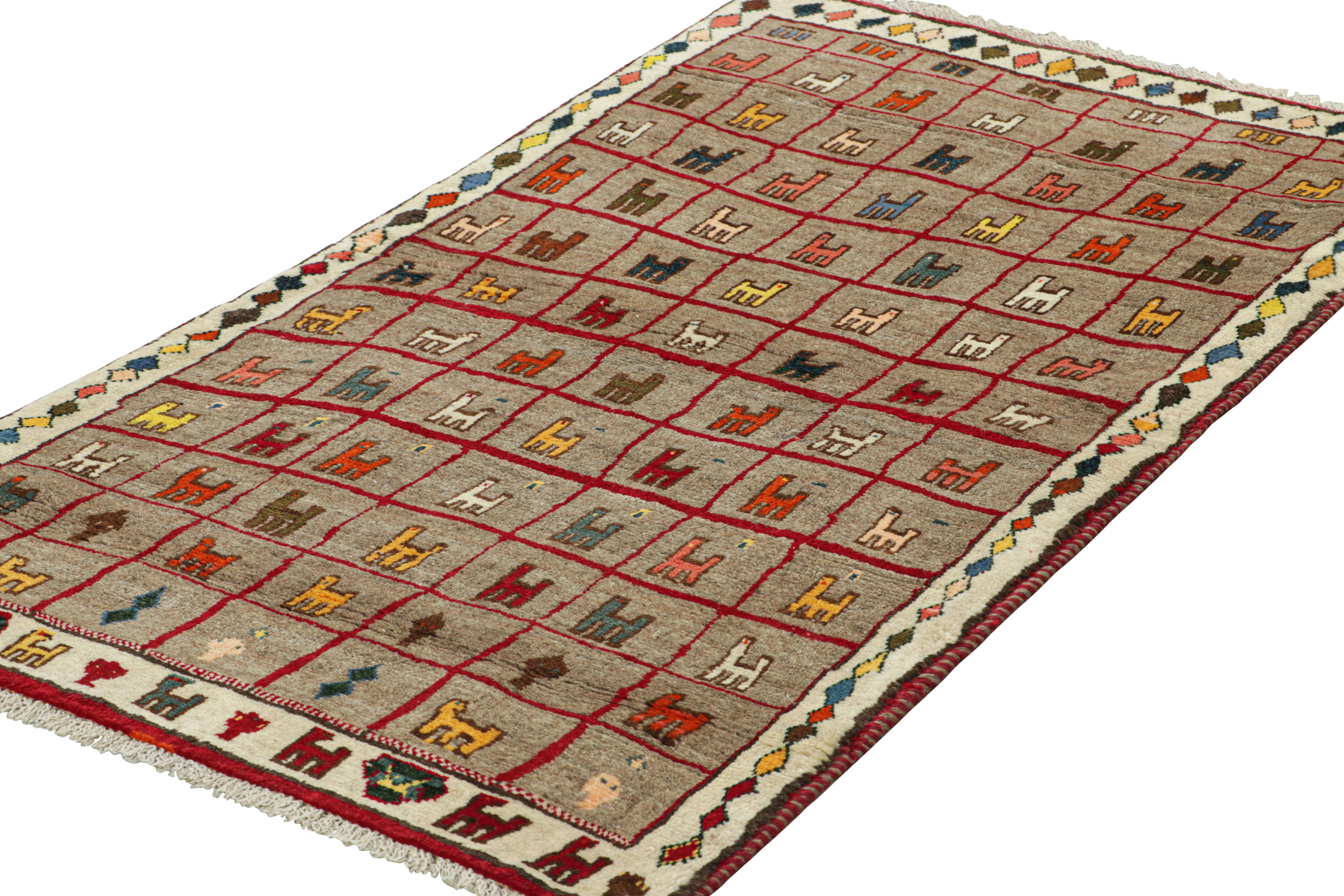 Vintage Gabbeh Perserteppich, Taupe mit bunten Tierbildern - Rug & Kilim (Handgeknüpft) im Angebot