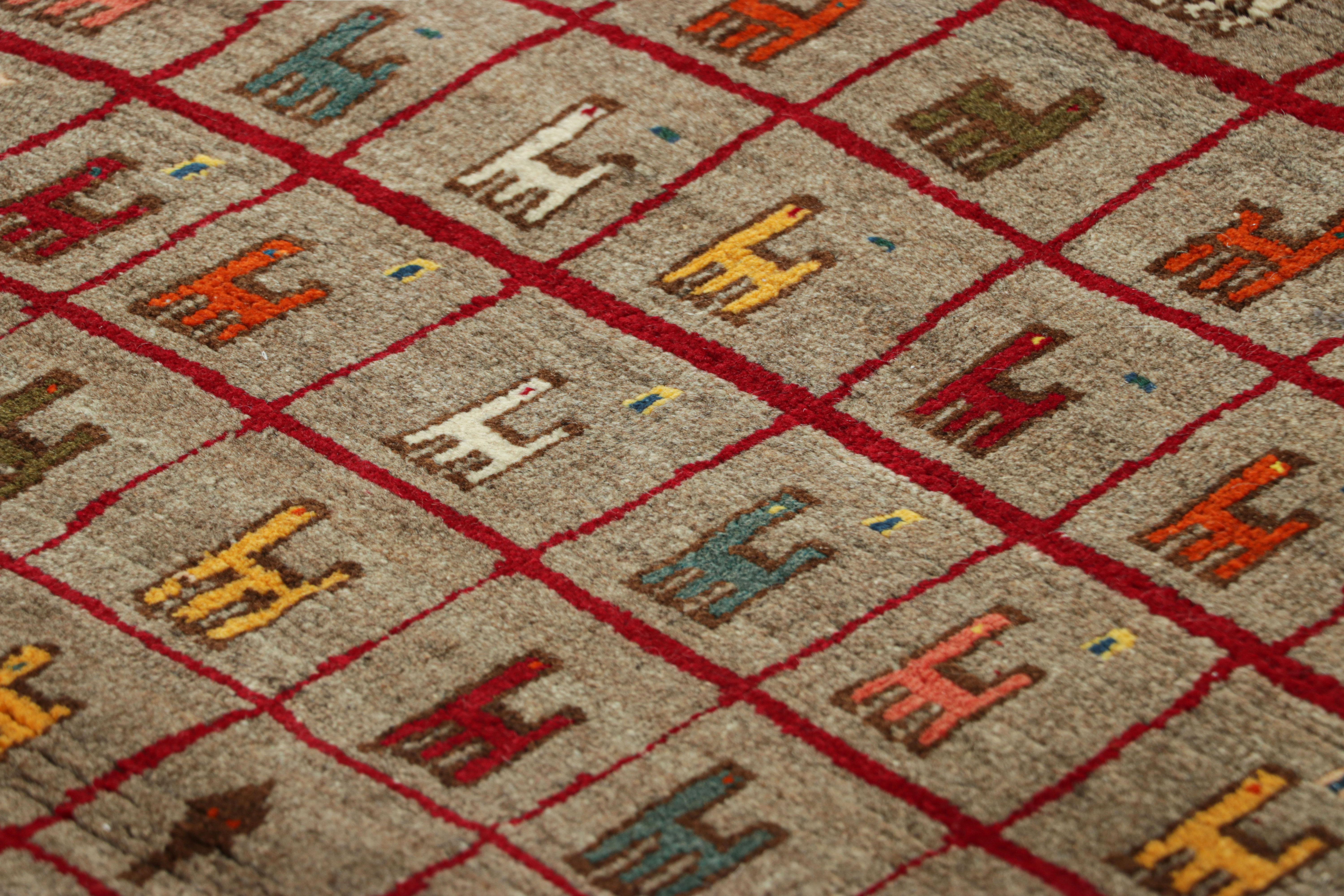 Vintage Gabbeh Perserteppich, Taupe mit bunten Tierbildern - Rug & Kilim (Mitte des 20. Jahrhunderts) im Angebot
