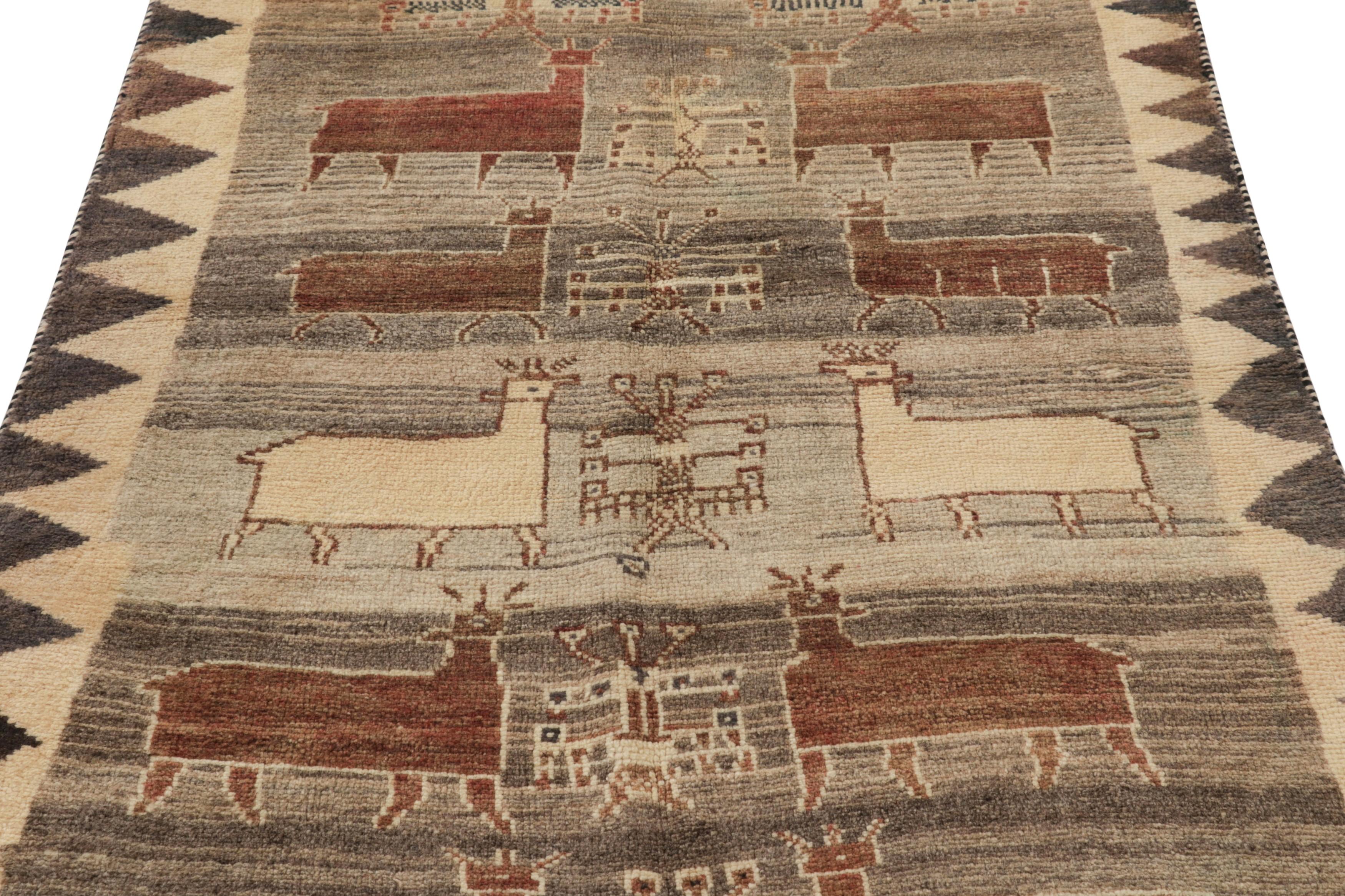 Esta alfombra persa Gabbeh vintage de 4x6 es la última gran incorporación a la colección de piezas tribales raras de Rug & Kilim. Anudado a mano en lana hacia 1950-1960.

Sobre el diseño: 

Esta alfombra Gabbeh de época presenta bandas horizontales