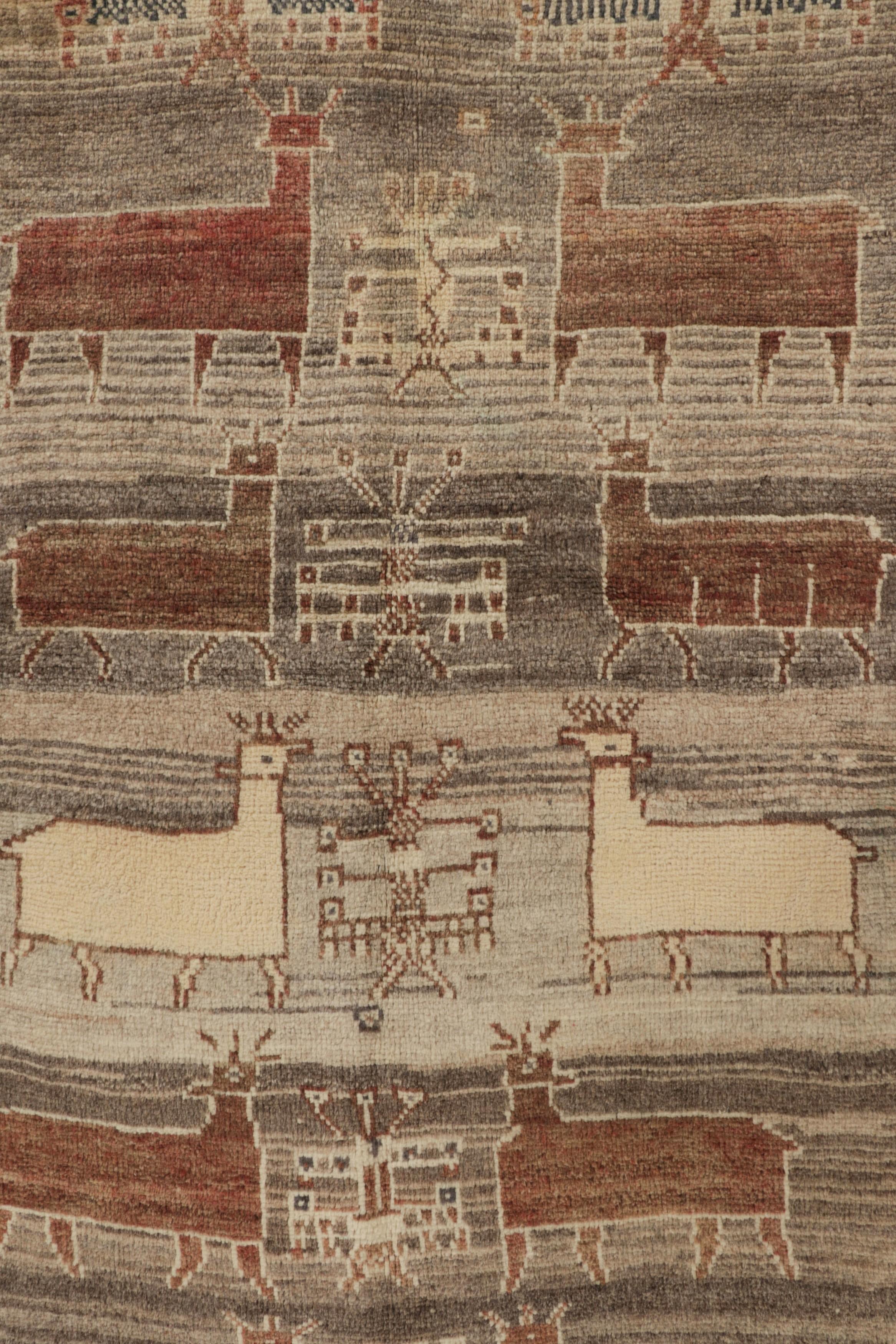 Alfombra Persa Gabbeh Vintage con Dibujos de Animales Beige-Marrón - Rug & Kilim mediados del siglo XX en venta