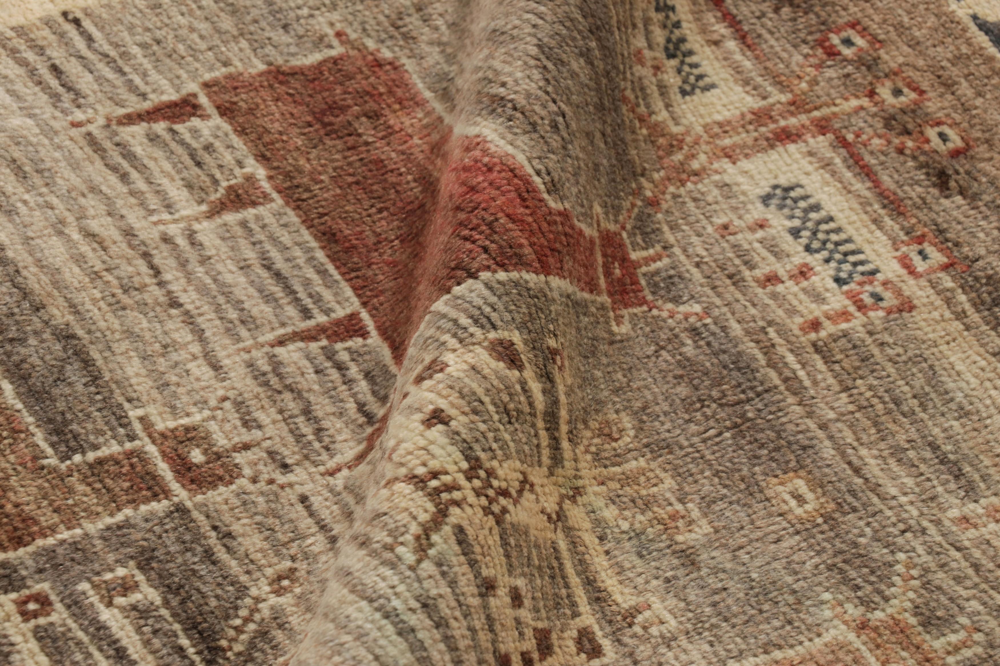 Alfombra Persa Gabbeh Vintage con Dibujos de Animales Beige-Marrón - Rug & Kilim en venta 1