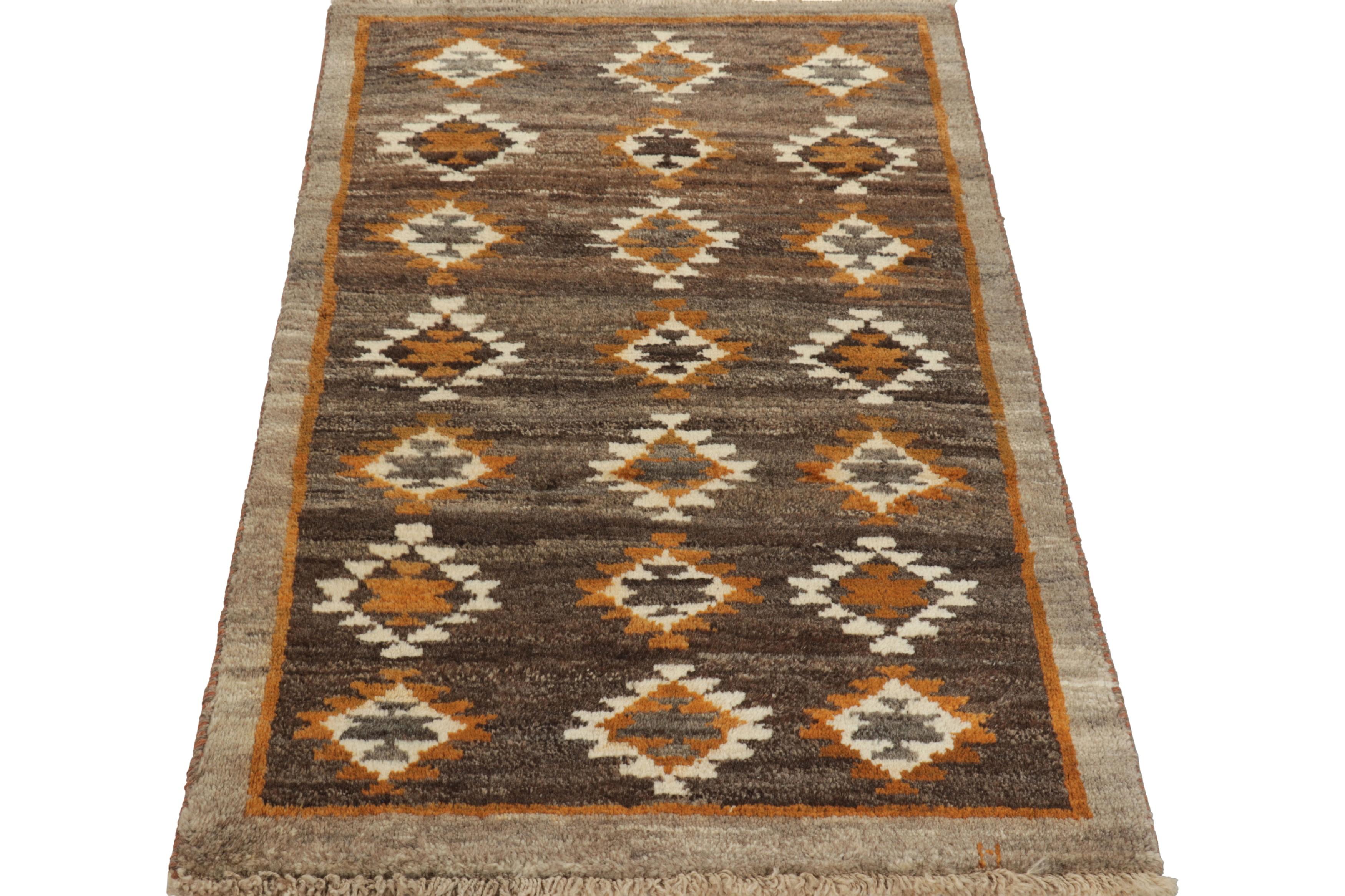 Alfombra persa Gabbeh vintage con motivos geométricos beige-marrón - Rug & Kilim Persa en venta