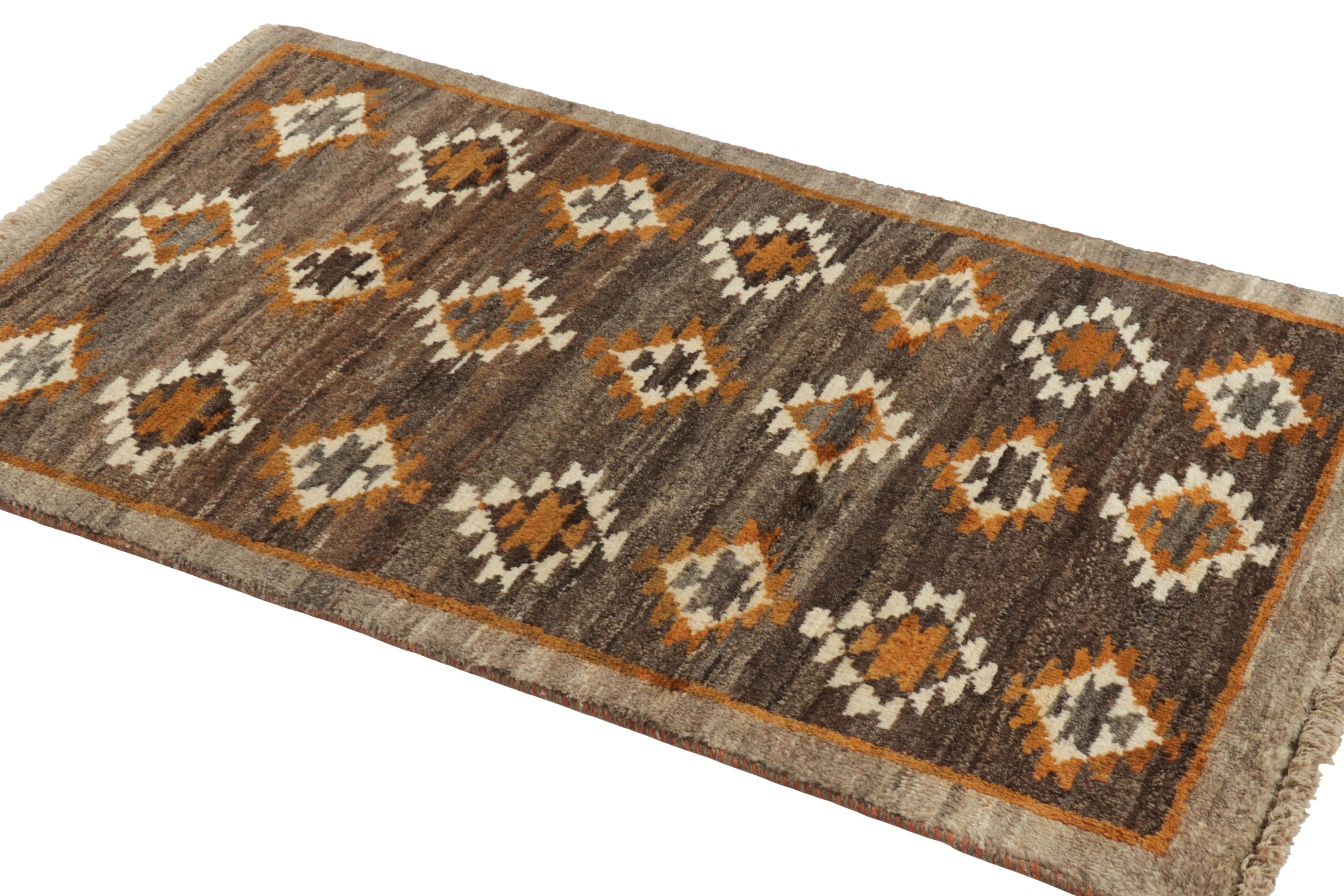 Alfombra persa Gabbeh vintage con motivos geométricos beige-marrón - Rug & Kilim Anudado a mano en venta