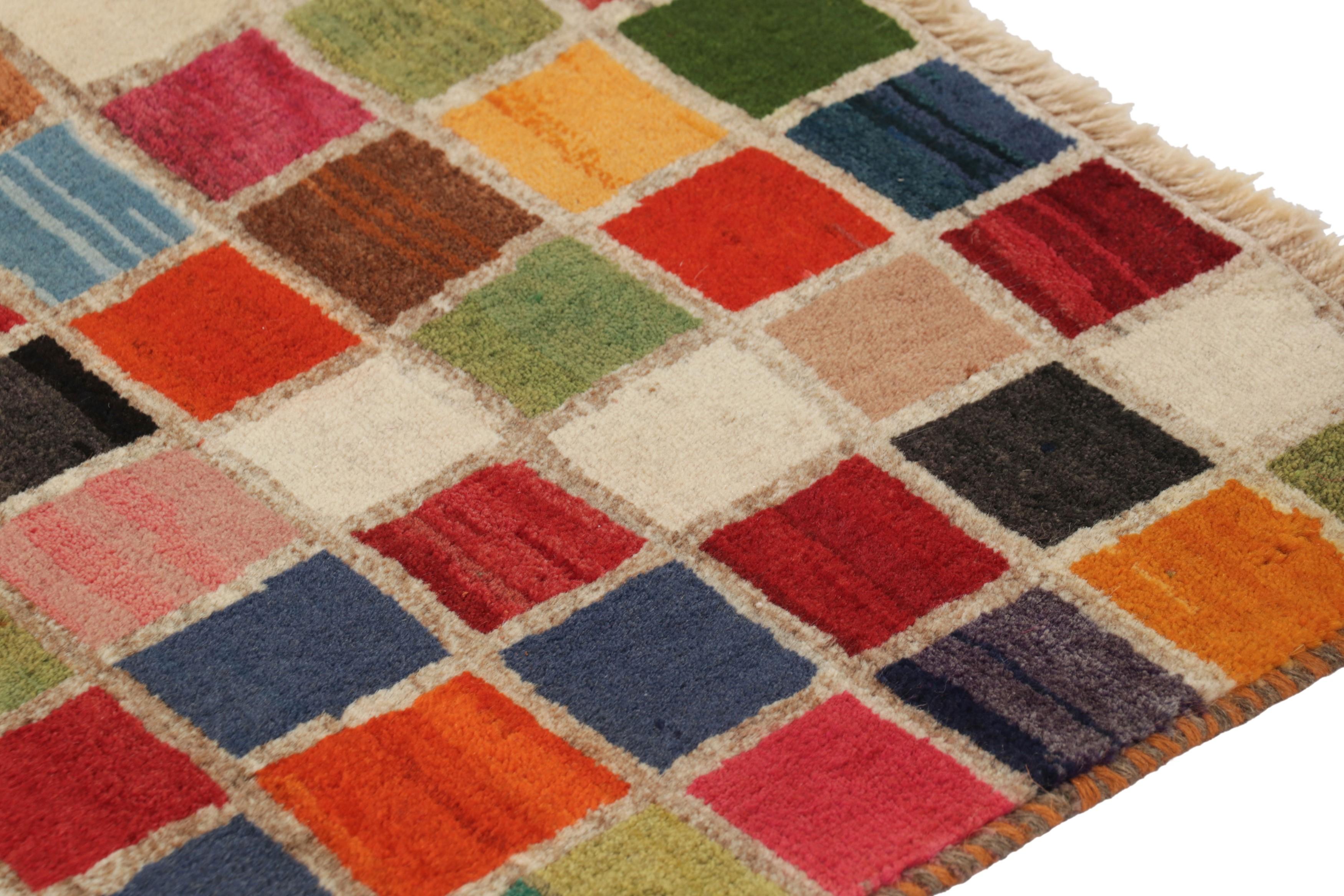 Vintage Gabbeh Perserteppich mit buntem geometrischem Muster - Rug & Kilim (Stammeskunst) im Angebot