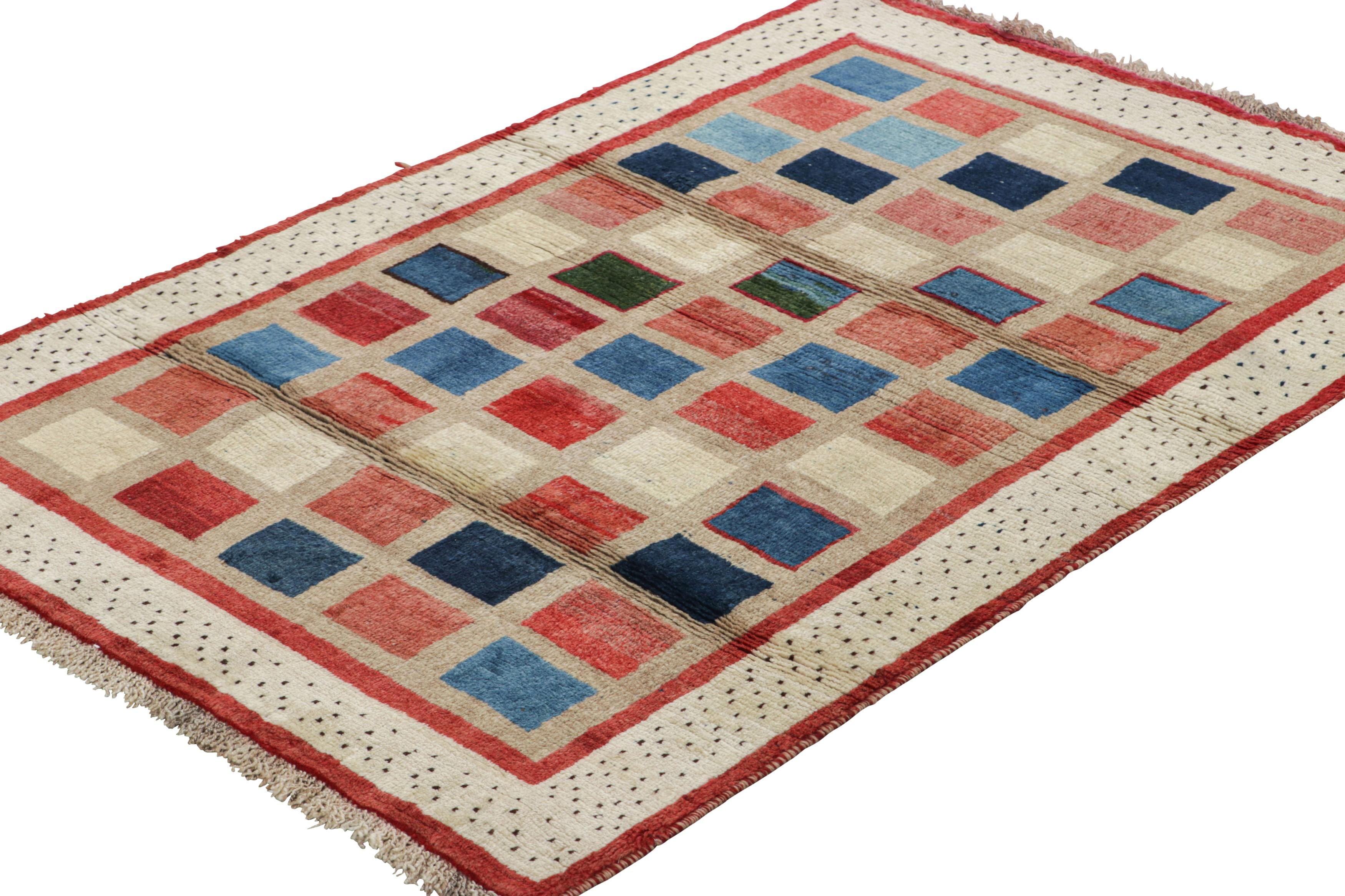 Vintage Gabbeh Perserteppich mit bunten geometrischen Mustern - Rug & Kilim (Persisch) im Angebot