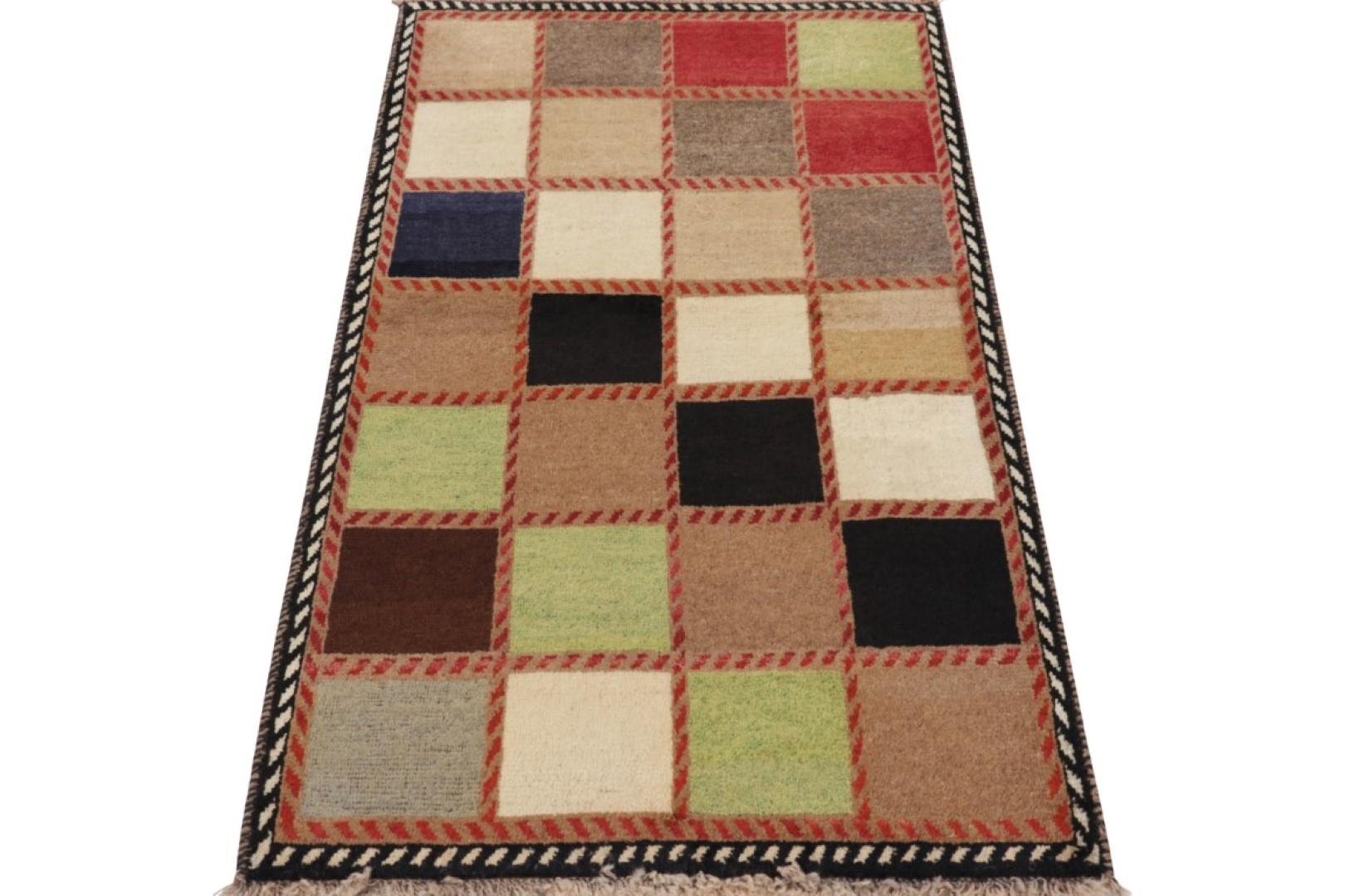 Vintage Gabbeh Perserteppich mit bunten geometrischen Mustern - Rug & Kilim (Persisch) im Angebot