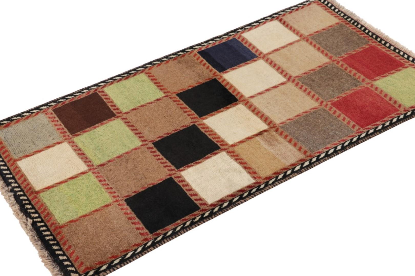 Vintage Gabbeh Perserteppich mit bunten geometrischen Mustern - Rug & Kilim (Handgeknüpft) im Angebot