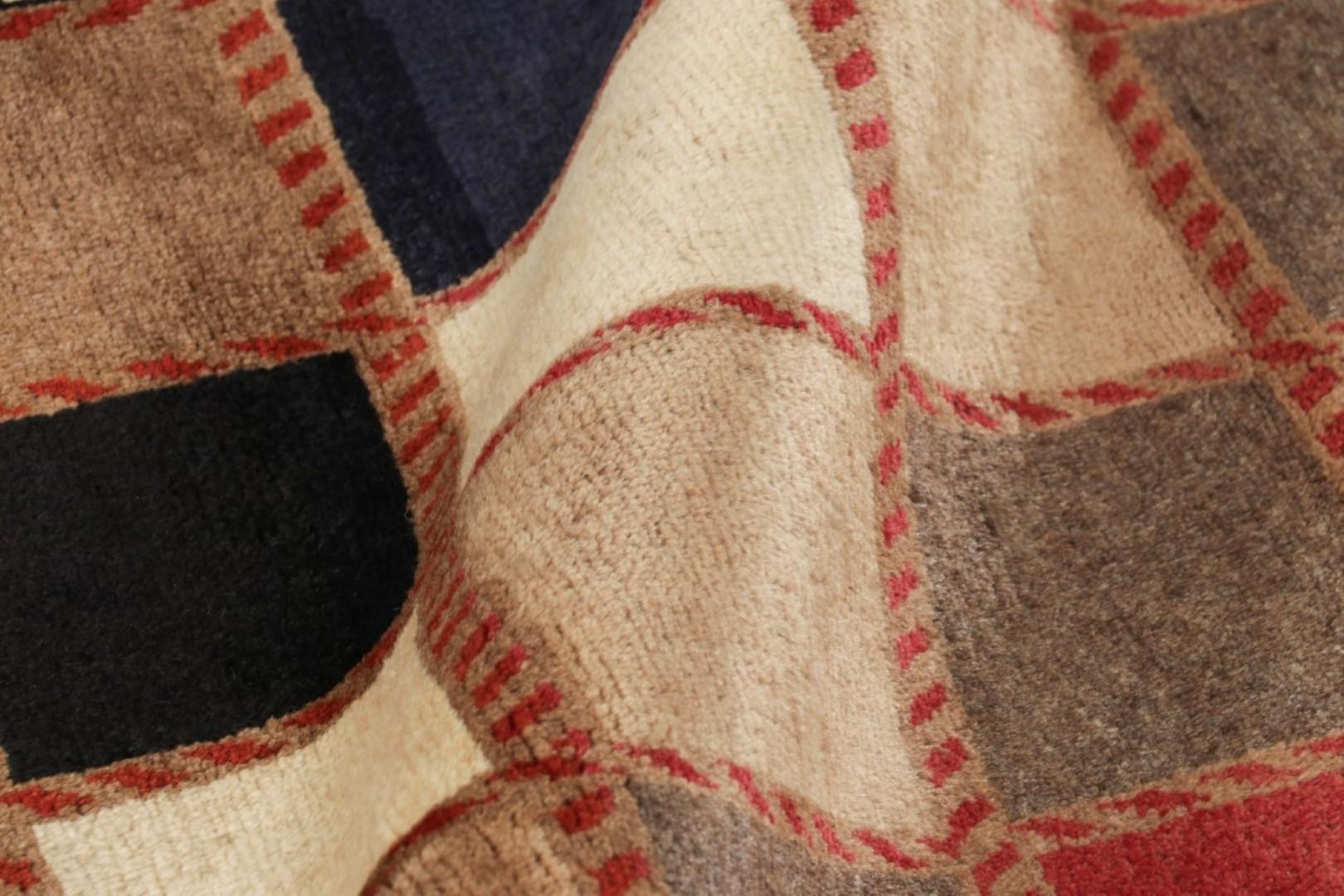 Vintage Gabbeh Perserteppich mit bunten geometrischen Mustern - Rug & Kilim (Mitte des 20. Jahrhunderts) im Angebot