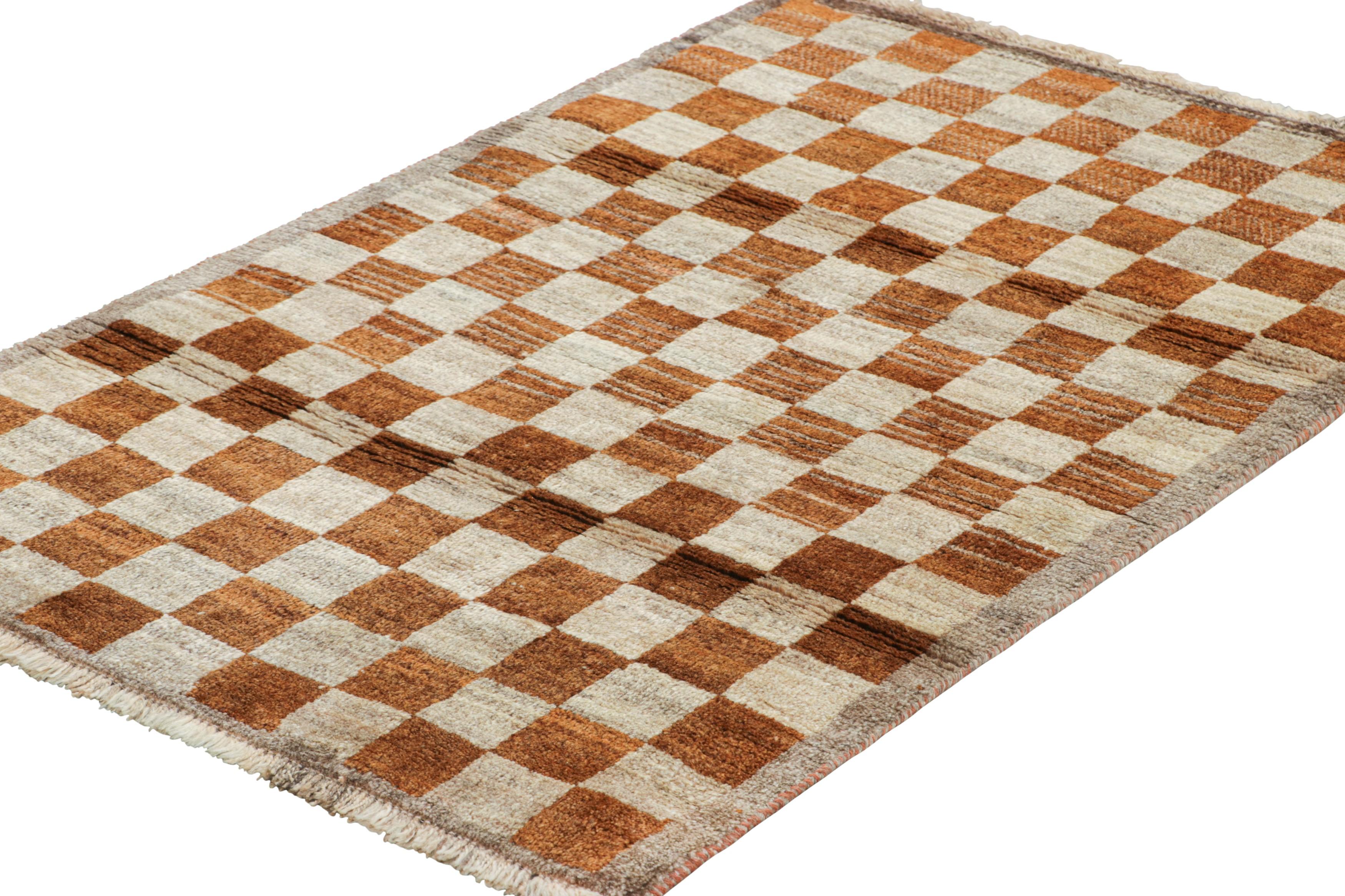 Alfombra Persa Gabbeh Vintage con Motivos Geométricos Crema y Marrón - Rug & Kilim Anudado a mano en venta