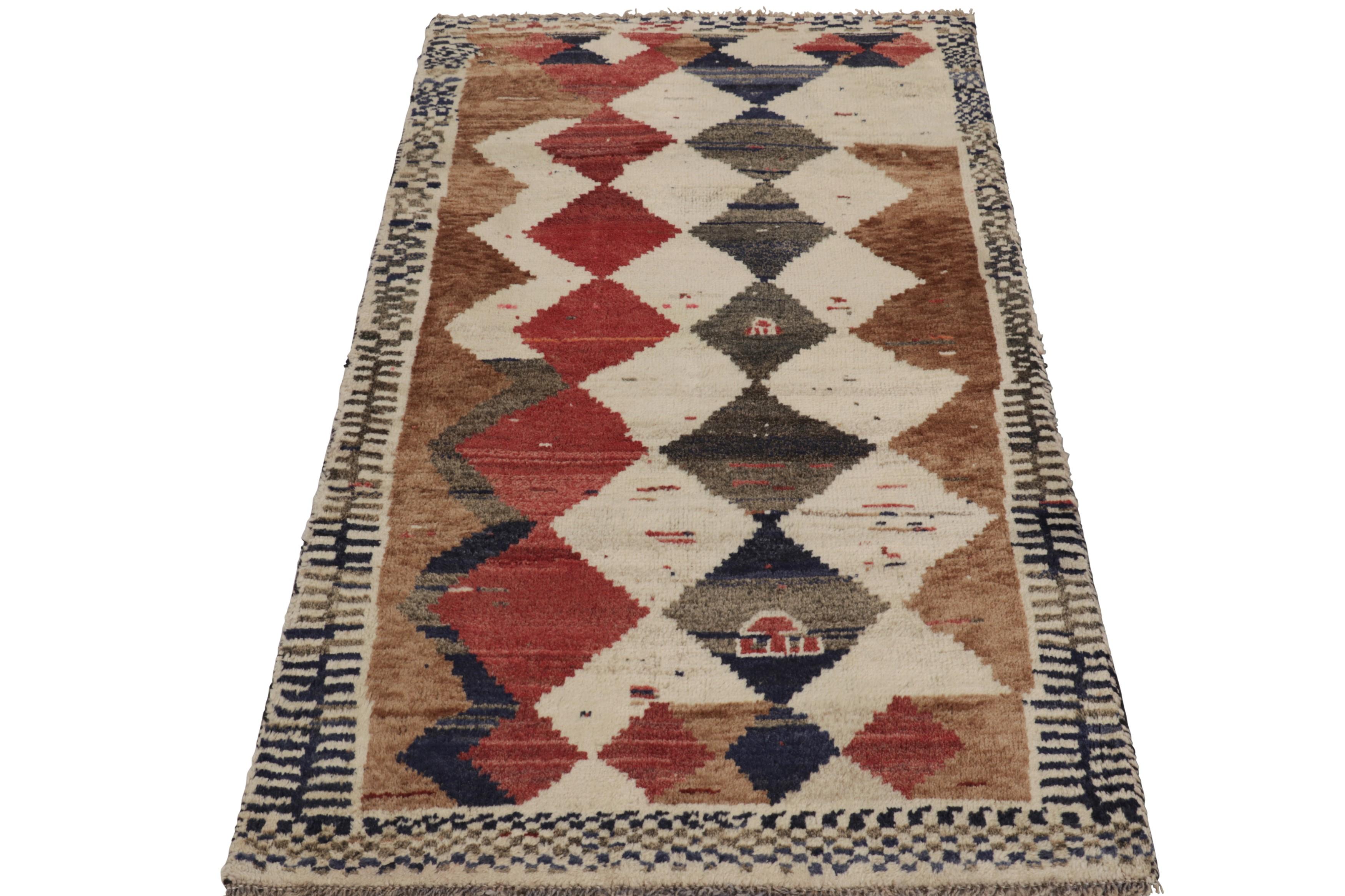 Vintage Gabbeh Persian Runner, Brown and Red with Diamond Patterns - Rug & Kilim In Excellent Condition For Sale In Long Island City, NY