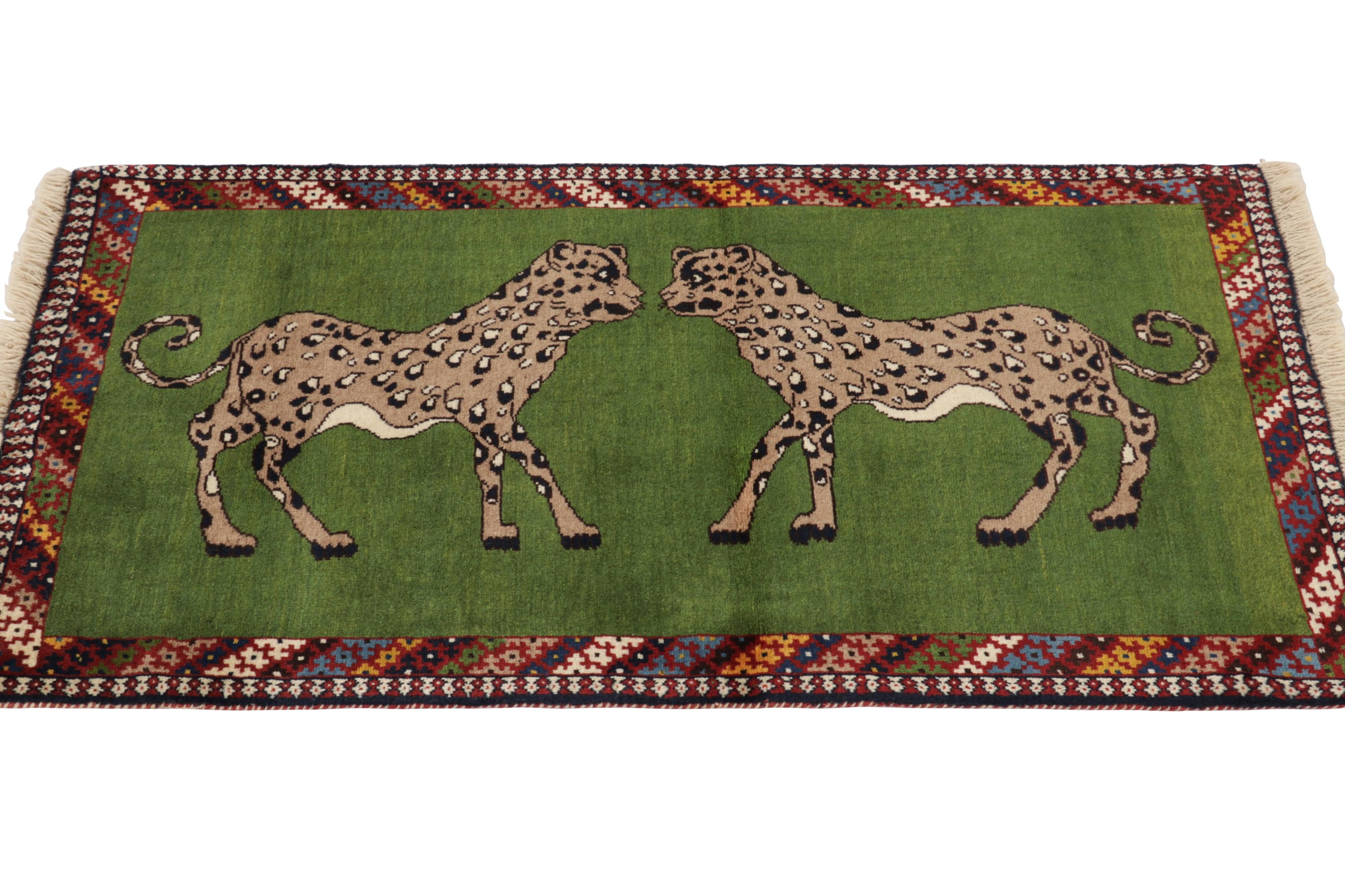 Vintage Gabbeh Persischer Läufer, Grün mit zwei Löwenbildern - Rug & Kilim im Zustand „Hervorragend“ im Angebot in Long Island City, NY