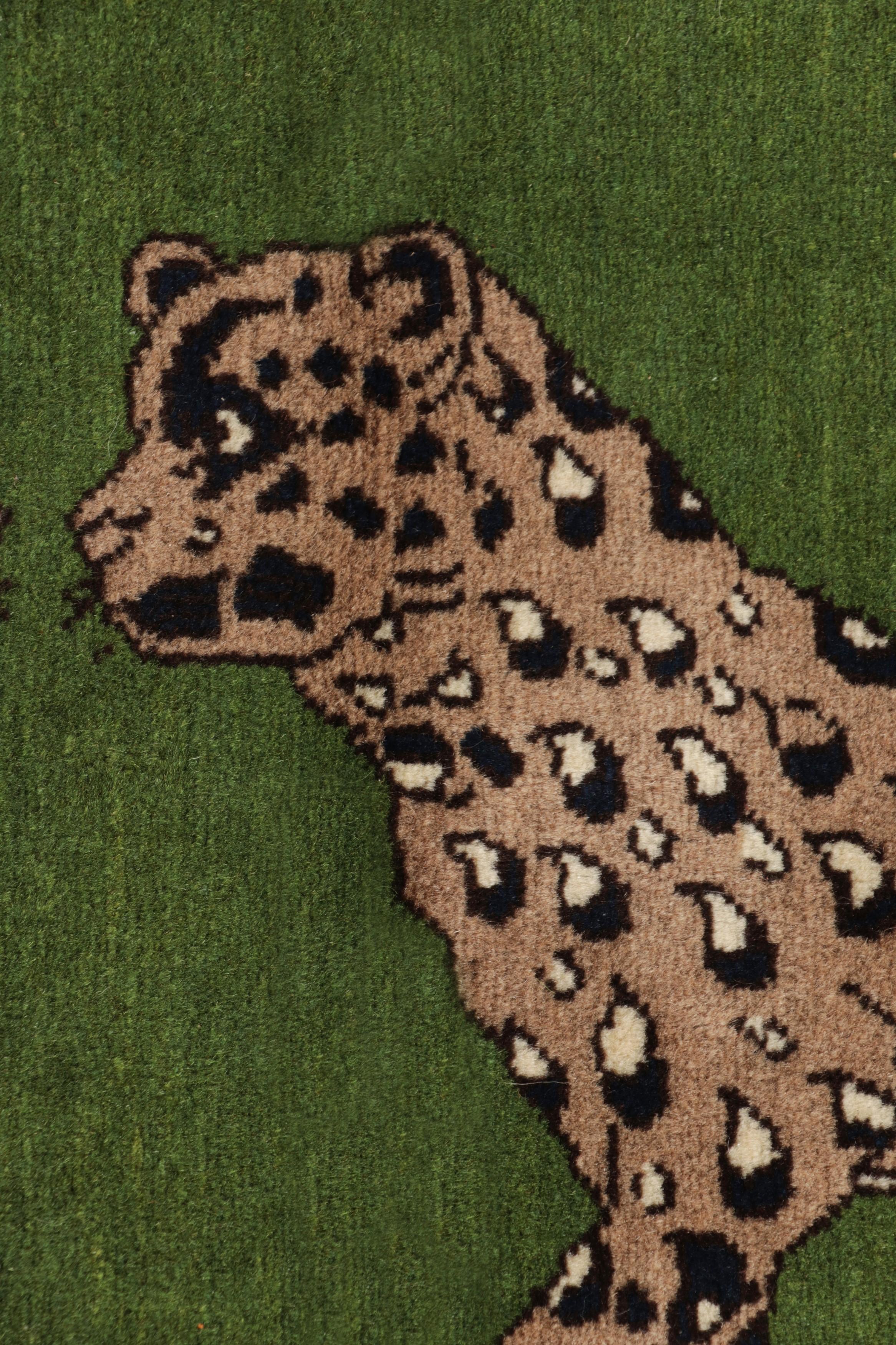 Vintage Gabbeh Persischer Läufer, Grün mit zwei Löwenbildern - Rug & Kilim (Mitte des 20. Jahrhunderts) im Angebot
