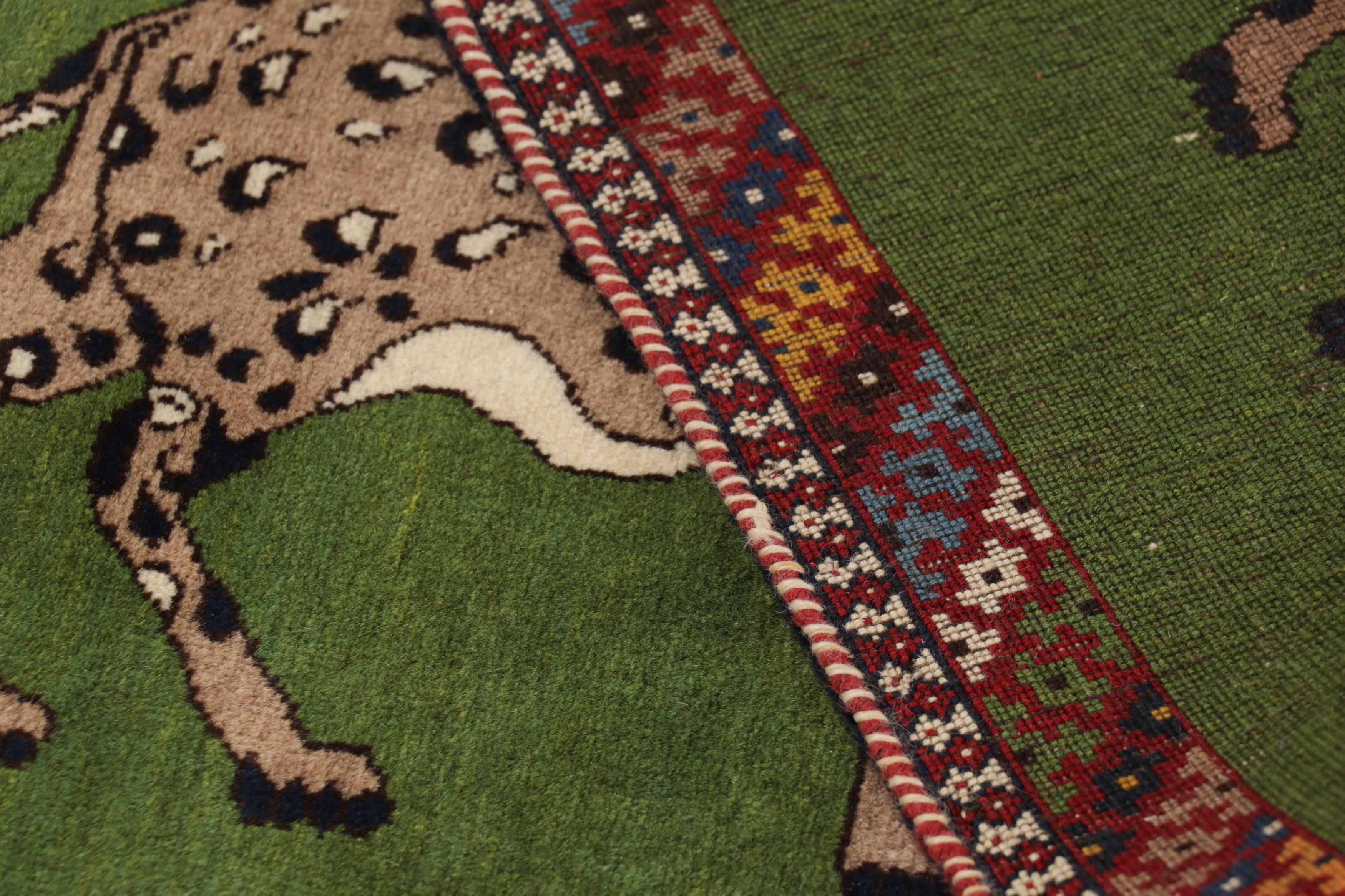 Vintage Gabbeh Persischer Läufer, Grün mit zwei Löwenbildern - Rug & Kilim (Wolle) im Angebot