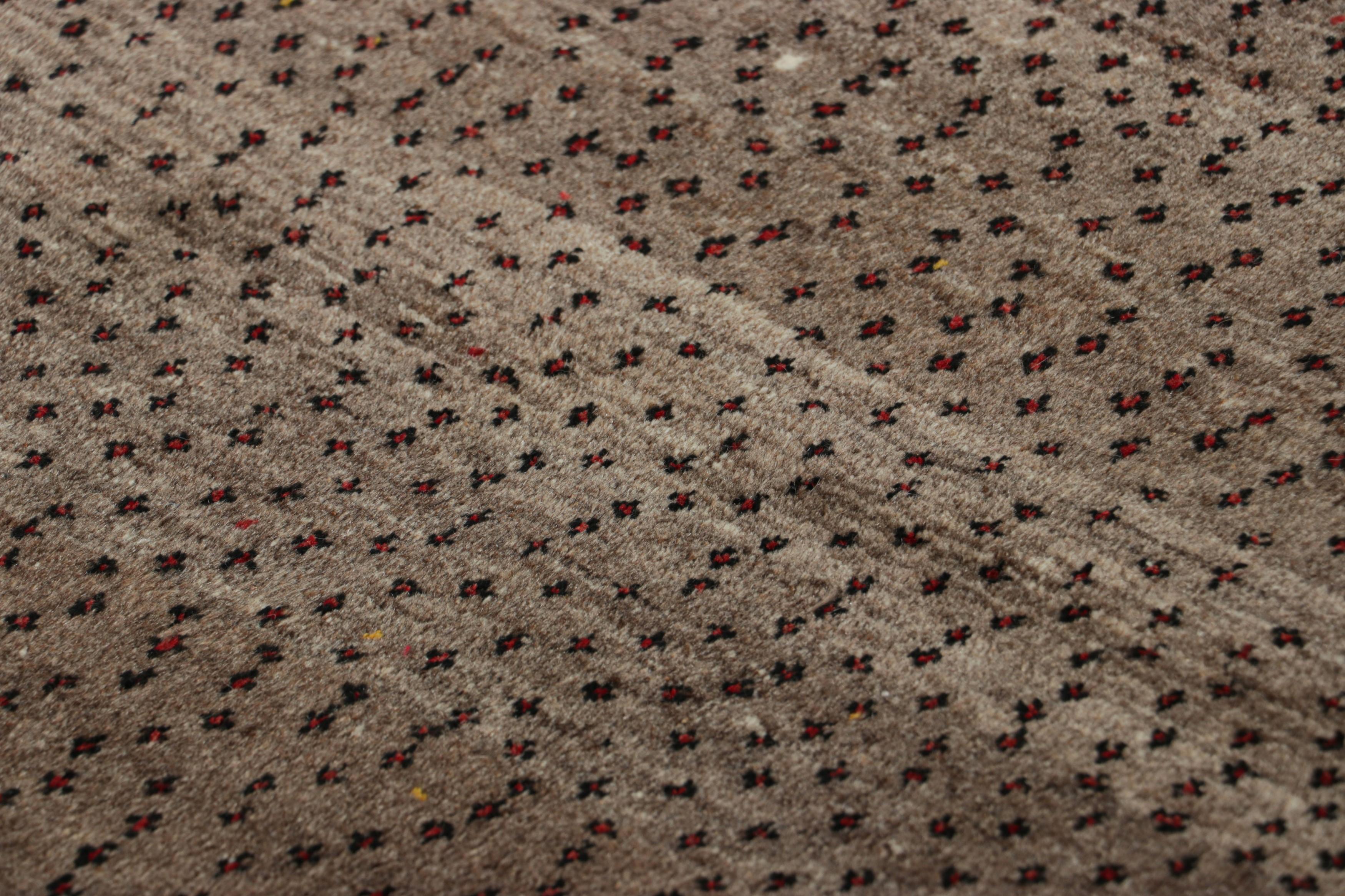 Ce tapis persan vintage 3x6 Gabbeh est la dernière grande entrée dans la collection de pièces tribales rares de Rug & Kilim. Noué à la main en laine vers 1950-1960.

Sur le Design : 

Cet élégant tapis Gabbeh adopte la simplicité et le rythme avec