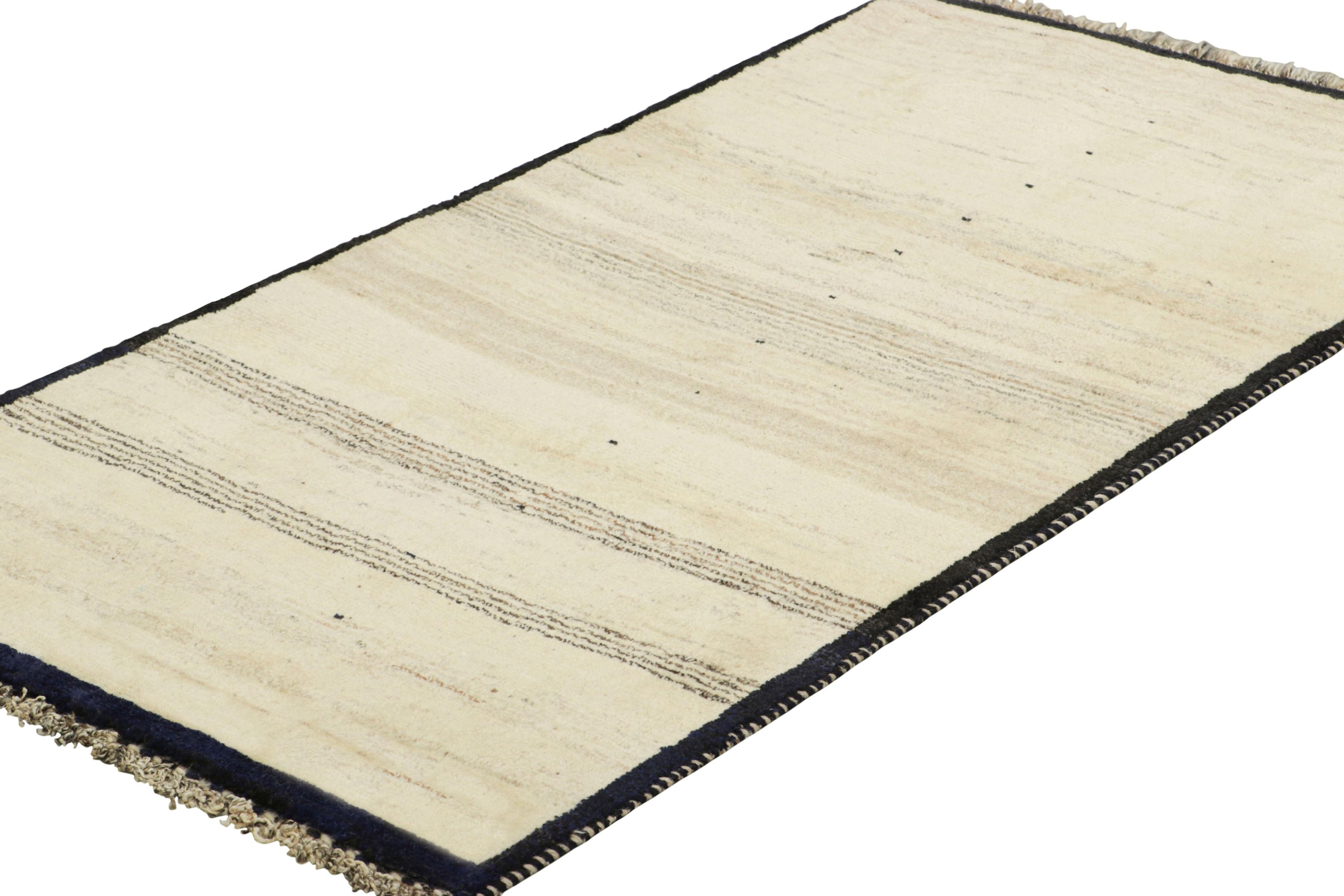Alfombra persa vintage Gabbeh en tonos negros y crema - Rug & Kilim Persa en venta