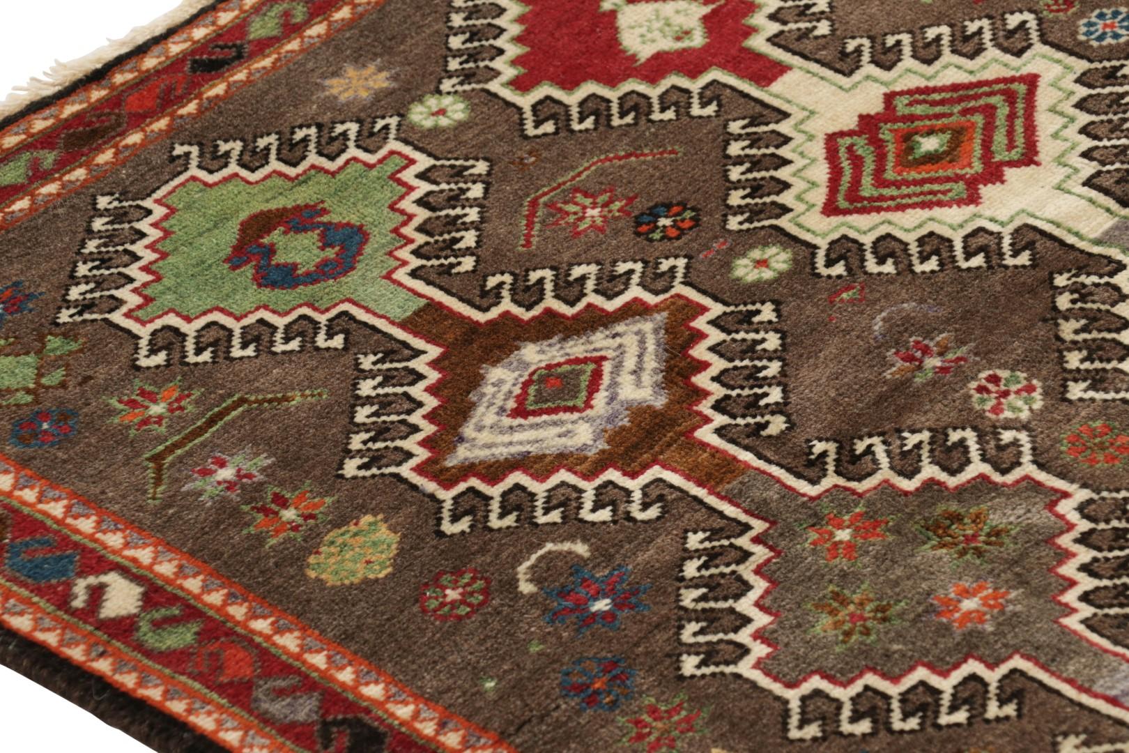 Vintage Gabbeh Persischer Läufer Teppich mit bunten geometrischen Mustern - Rug & Kilim (Mitte des 20. Jahrhunderts) im Angebot