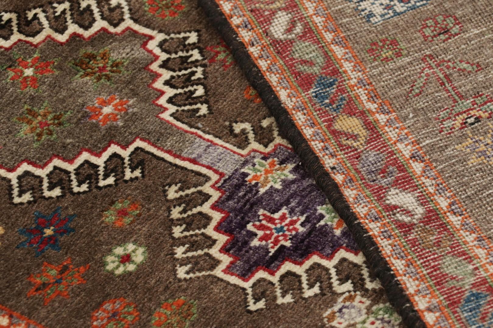 Vintage Gabbeh Persischer Läufer Teppich mit bunten geometrischen Mustern - Rug & Kilim im Angebot 1