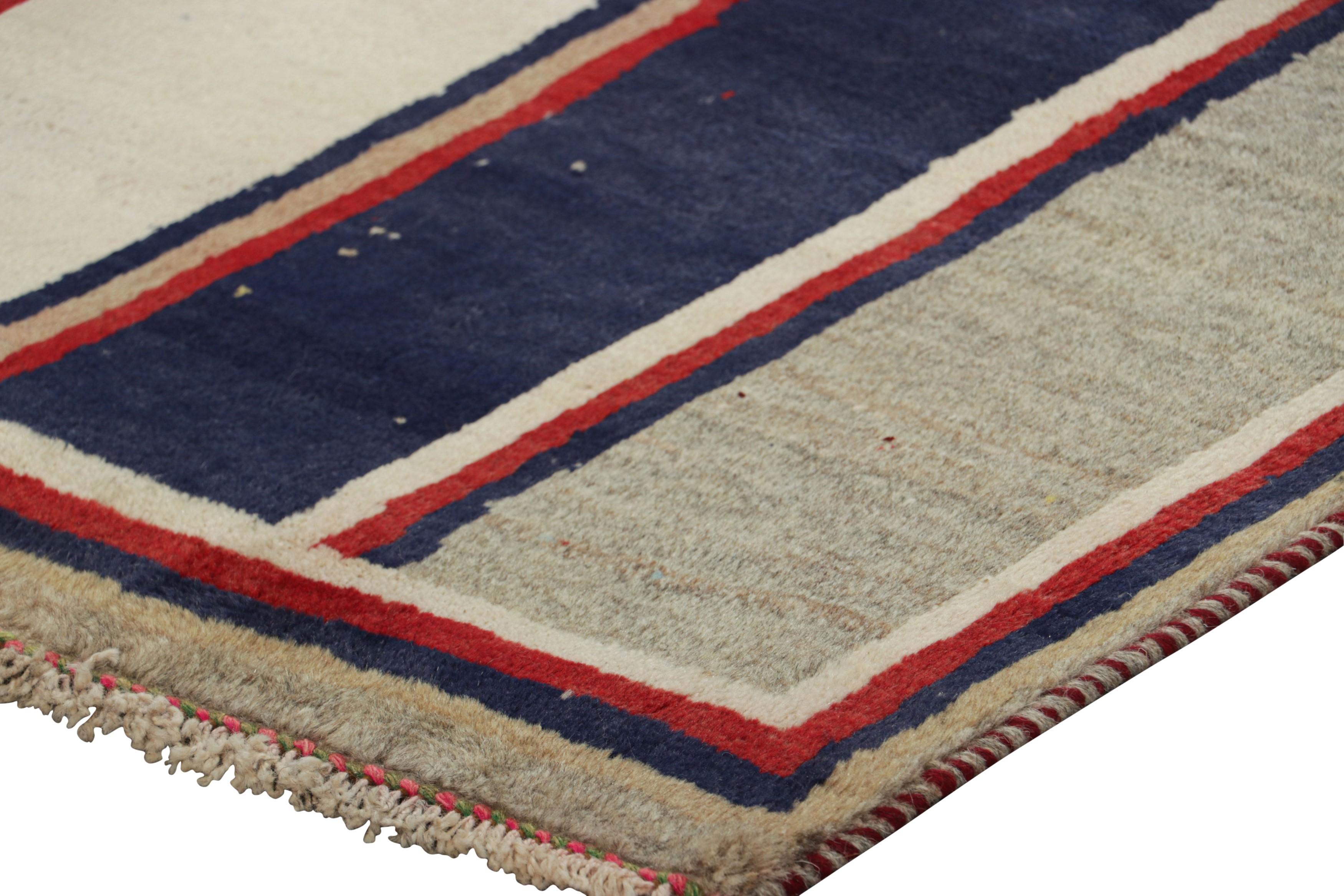 Tapis de course persan Gabbeh vintage à rayures grises, rouges et bleues - Rug & Kilim Bon état - En vente à Long Island City, NY