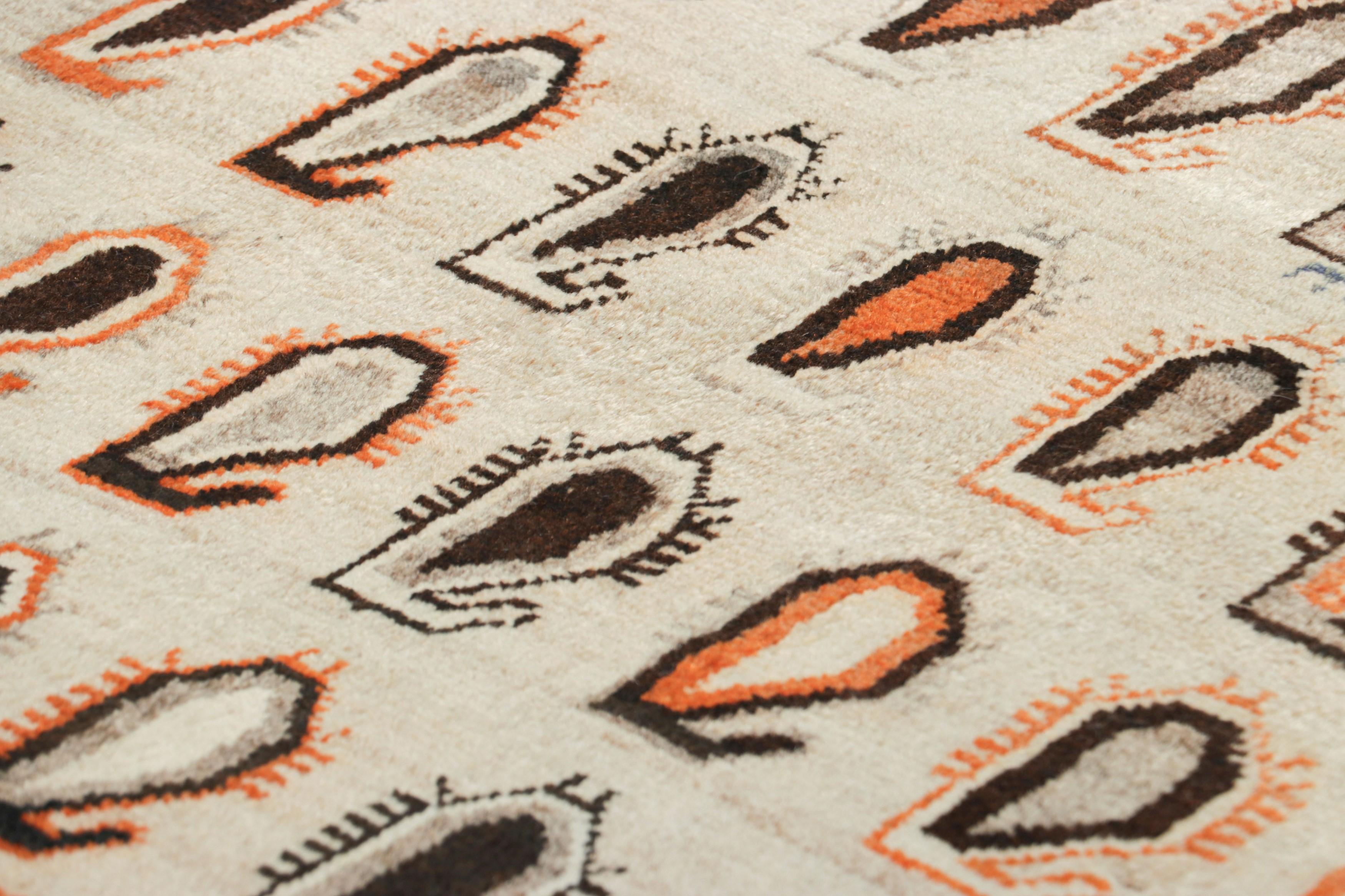 Esta alfombra persa Gabbeh vintage de 3x6 es la última incorporación a la colección de piezas tribales raras de Rug & Kilim. Anudado a mano en lana hacia 1950-1960.

Sobre el diseño: 

Esta alfombra Gabbeh vintage presenta una interpretación