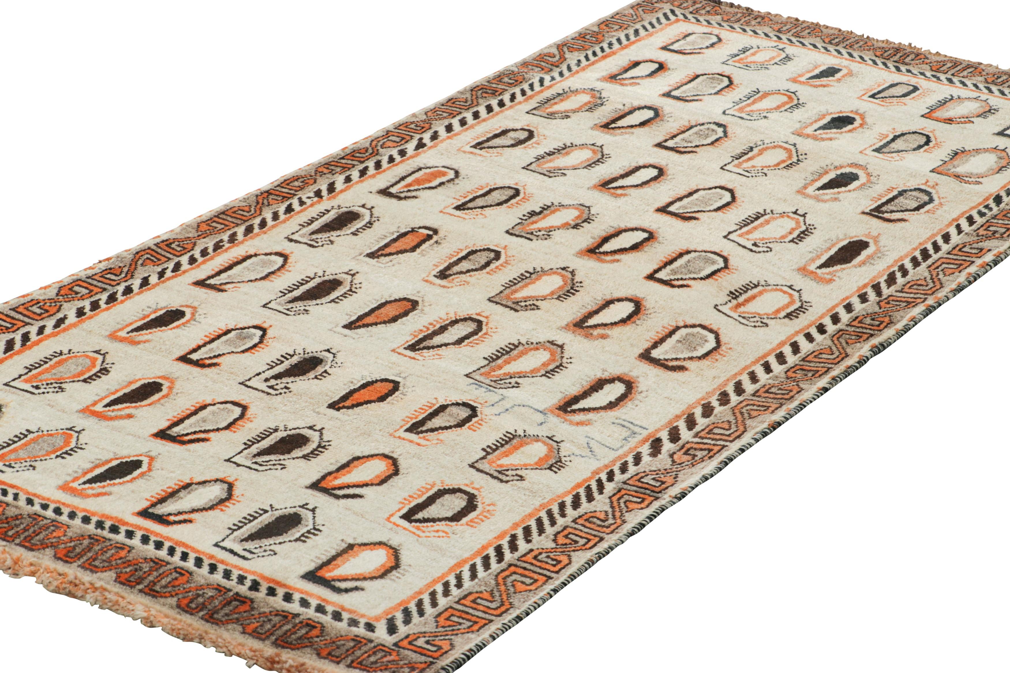 Alfombra persa Gabbeh vintage con motivos paisley naranja - Rug & Kilim Persa en venta