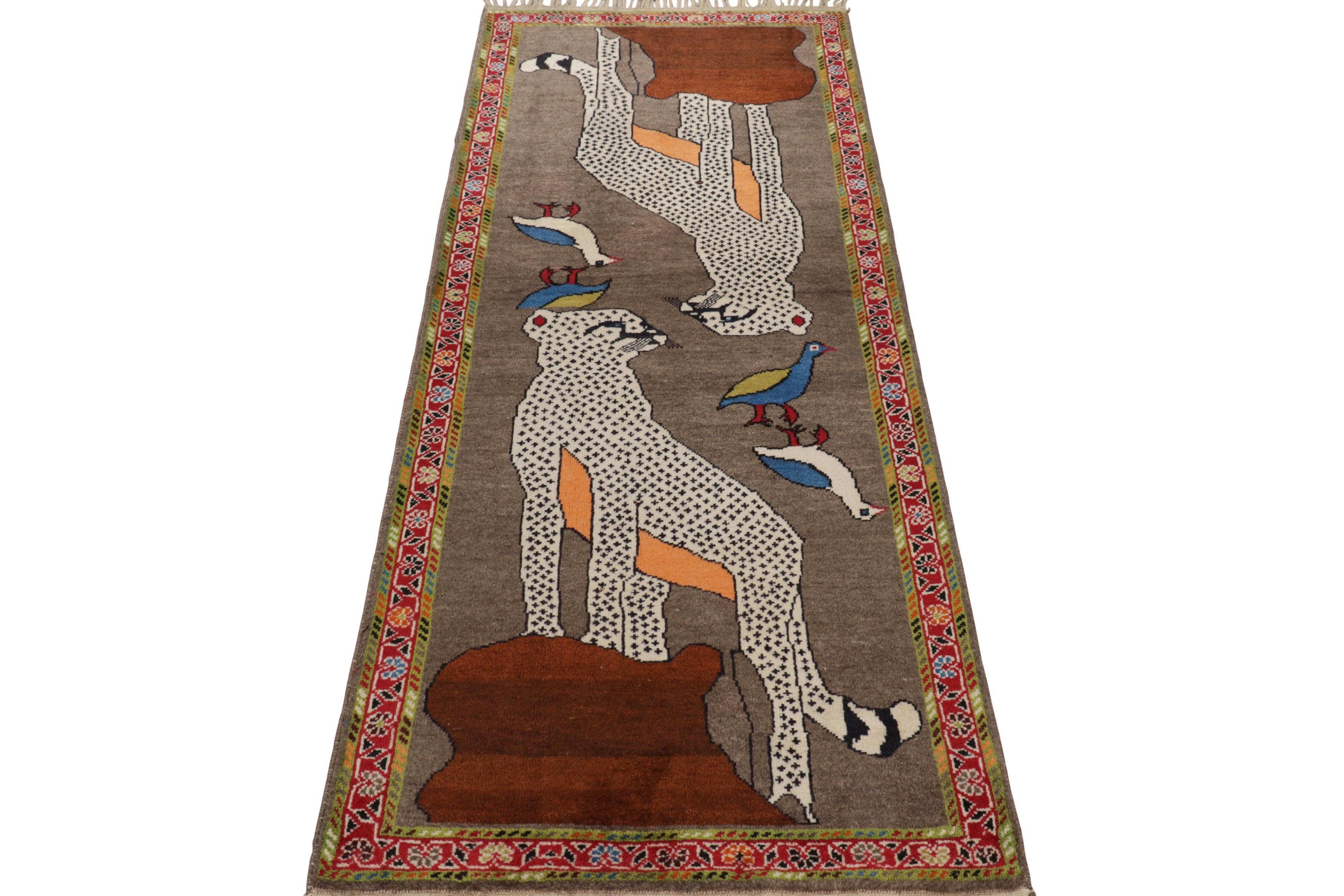Vintage Gabbeh Persischer Läufer Teppich mit Stammestierbildern - Rug & Kilim (Handgeknüpft) im Angebot
