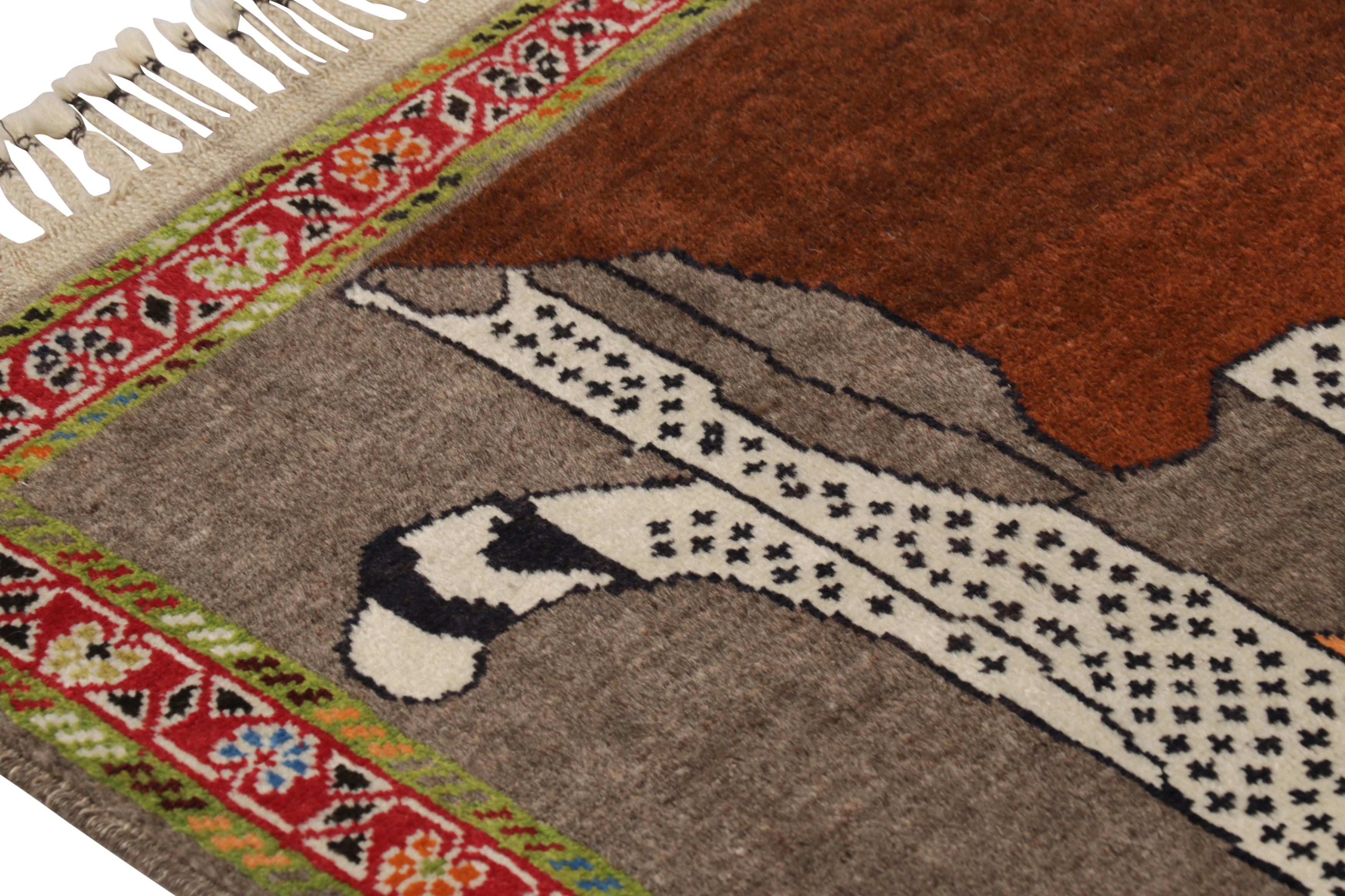 Vintage Gabbeh Persischer Läufer Teppich mit Stammestierbildern - Rug & Kilim im Zustand „Hervorragend“ im Angebot in Long Island City, NY