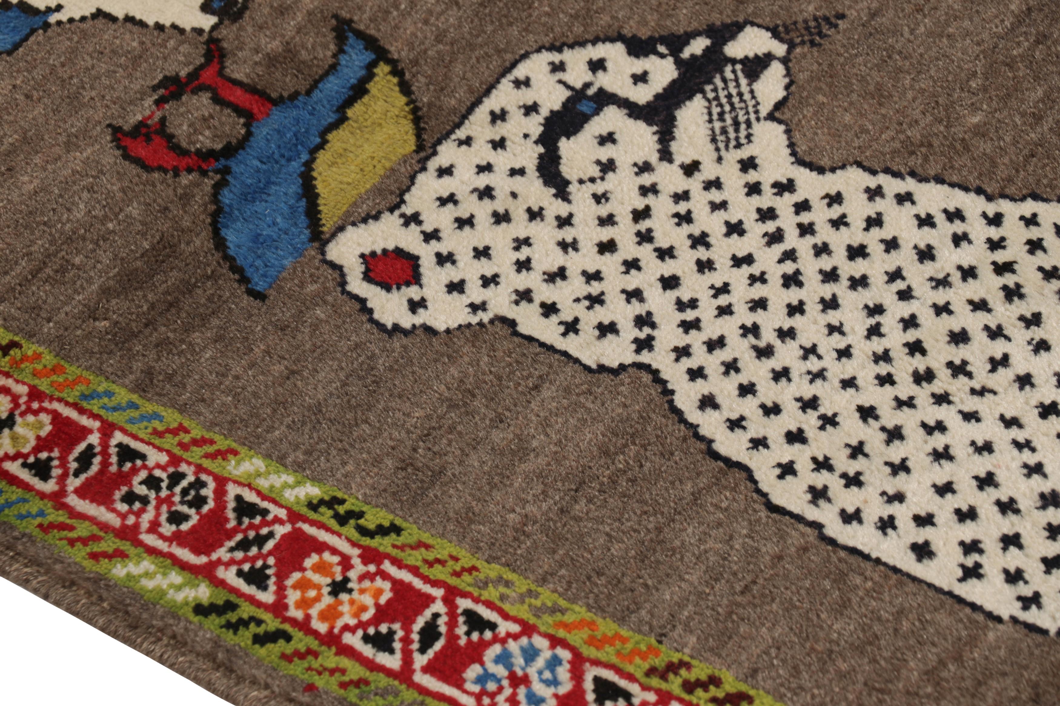 Vintage Gabbeh Persischer Läufer Teppich mit Stammestierbildern - Rug & Kilim (Mitte des 20. Jahrhunderts) im Angebot