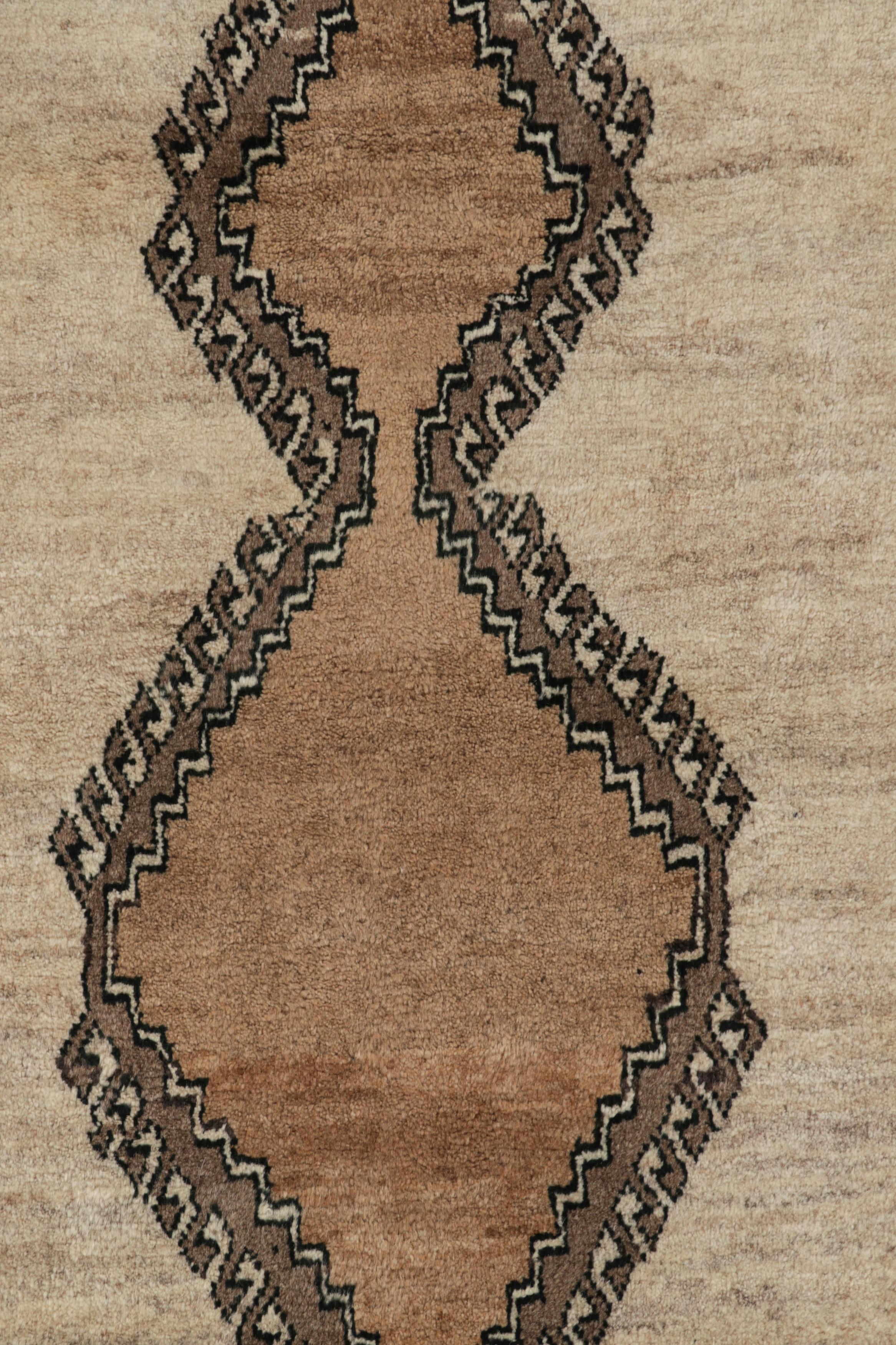 Vintage Gabbeh Persischer Stammes-Teppich, Beige-Braun Diamant-Medaillons - Rug & Kilim (Stammeskunst) im Angebot