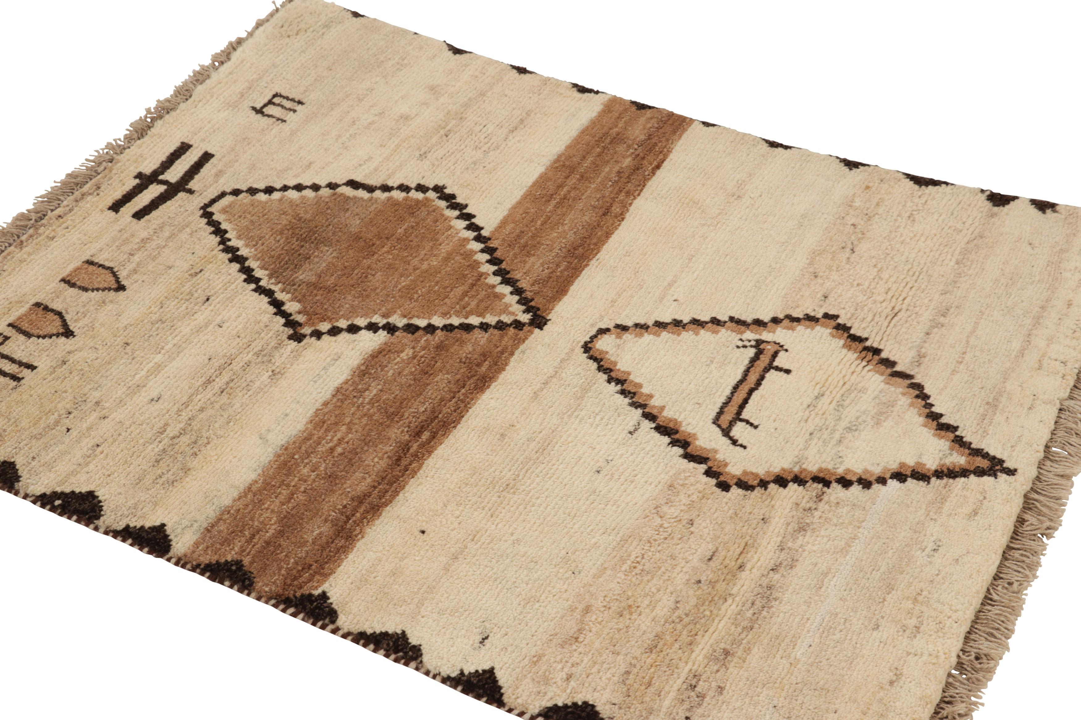 Vintage Gabbeh Persischer Stammes-Teppich, Beige-Braun Diamant-Medaillons - Rug & Kilim (Mitte des 20. Jahrhunderts) im Angebot