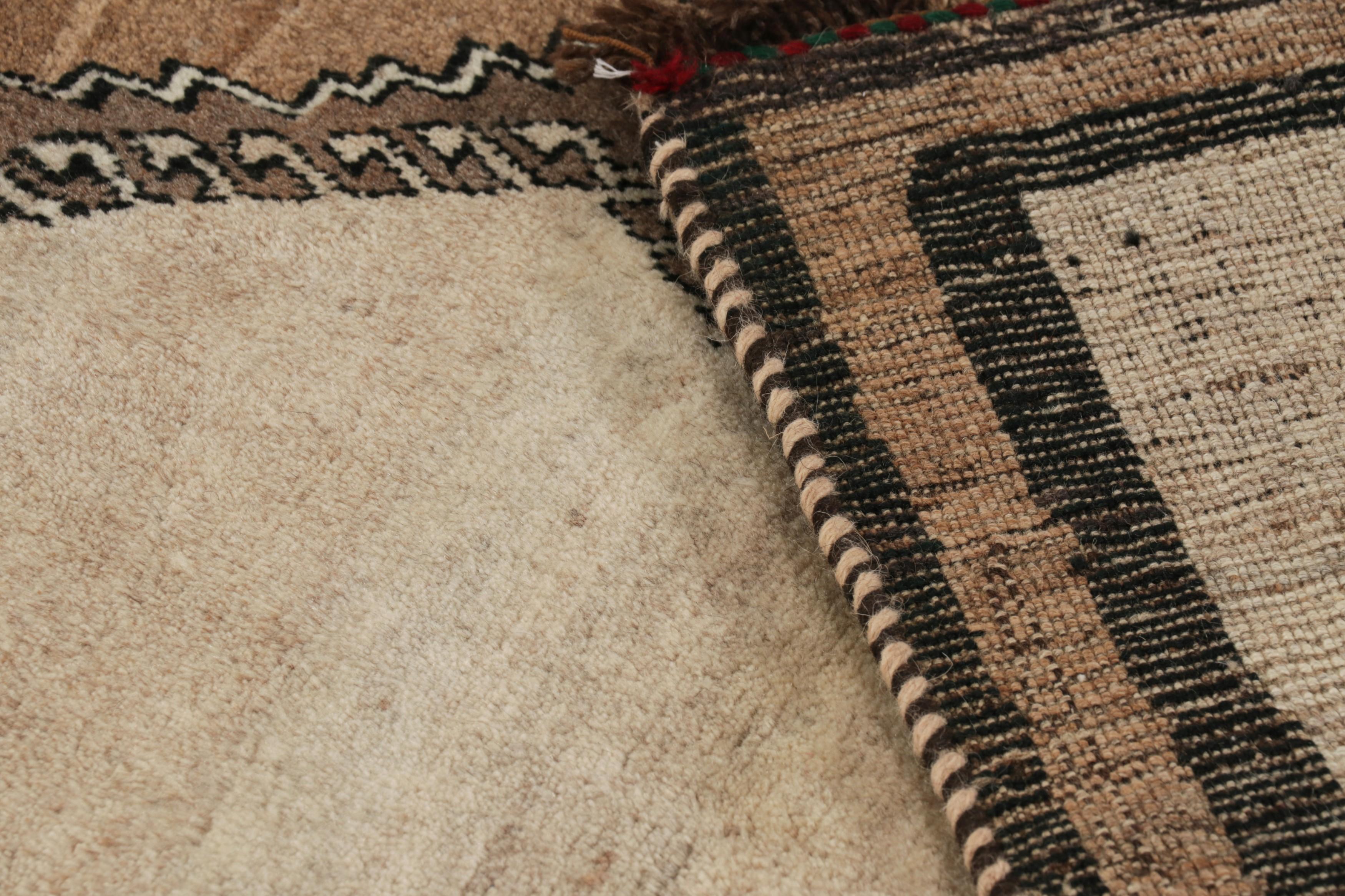 Vintage Gabbeh Persischer Stammes-Teppich, Beige-Braun Diamant-Medaillons - Rug & Kilim im Angebot 1