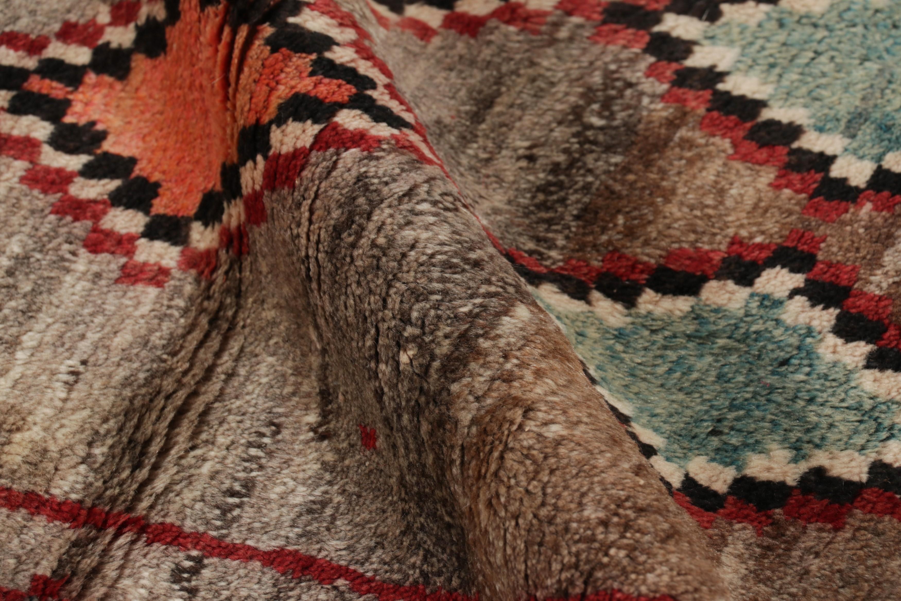 Vintage Gabbeh Persian Tribal Rug, Beige-Gray DIamond Medallions - Rug & Kilim Excellent état - En vente à Long Island City, NY