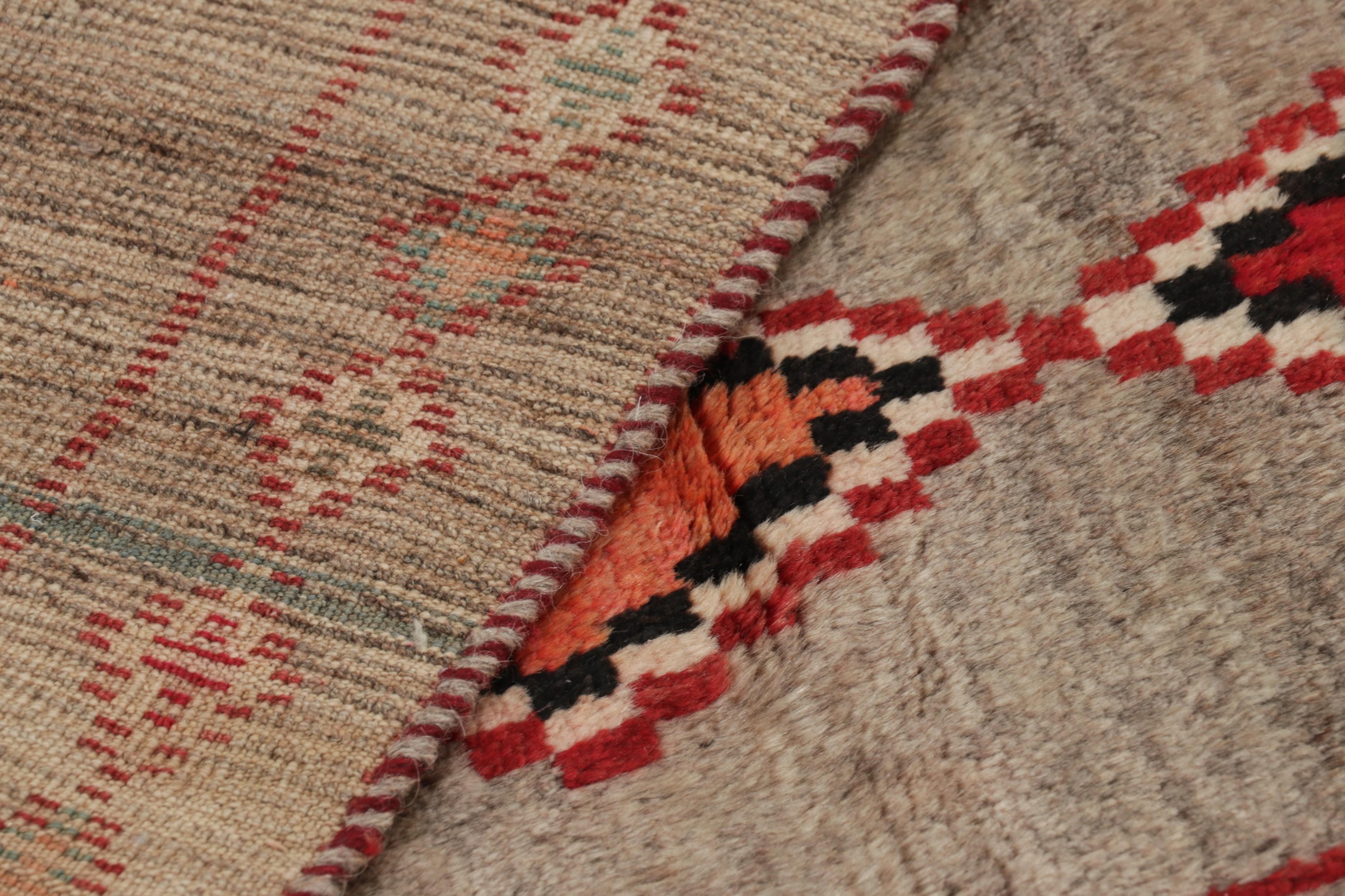 Milieu du XXe siècle Vintage Gabbeh Persian Tribal Rug, Beige-Gray DIamond Medallions - Rug & Kilim en vente