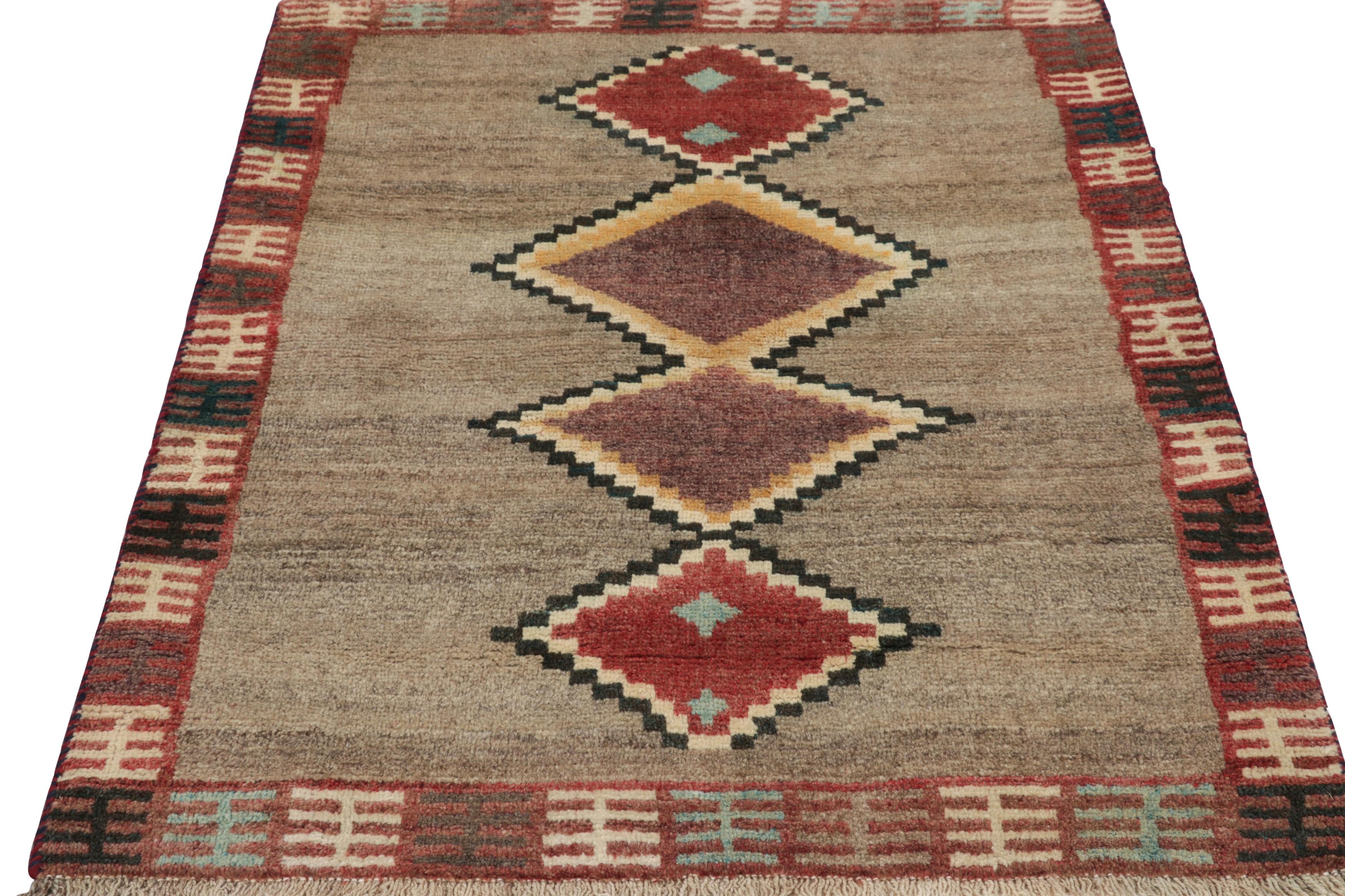 Vintage Gabbeh Persischer Stammes-Teppich, Beige-Grau DIiamant-Medaillons - Rug & Kilim im Zustand „Hervorragend“ im Angebot in Long Island City, NY