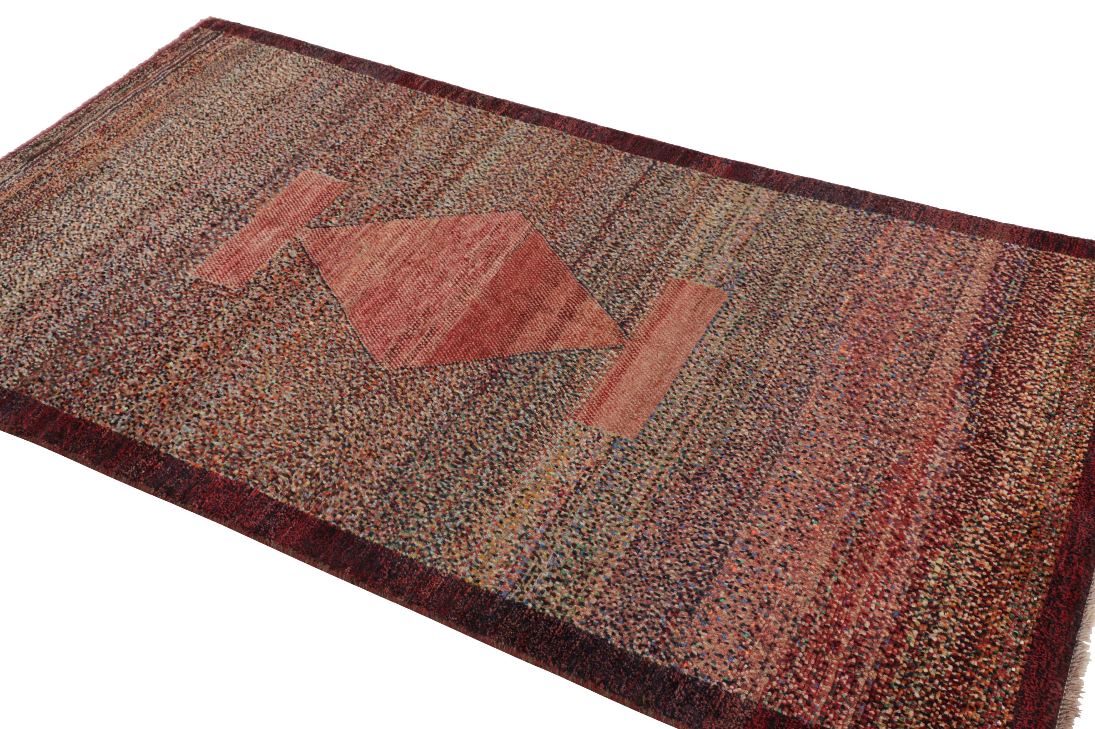 Alfombra Tribal Persa Gabbeh Vintage, Marrón con Medallón Rosa - Rug & Kilim en Excelente estado para la venta en Long Island City, NY