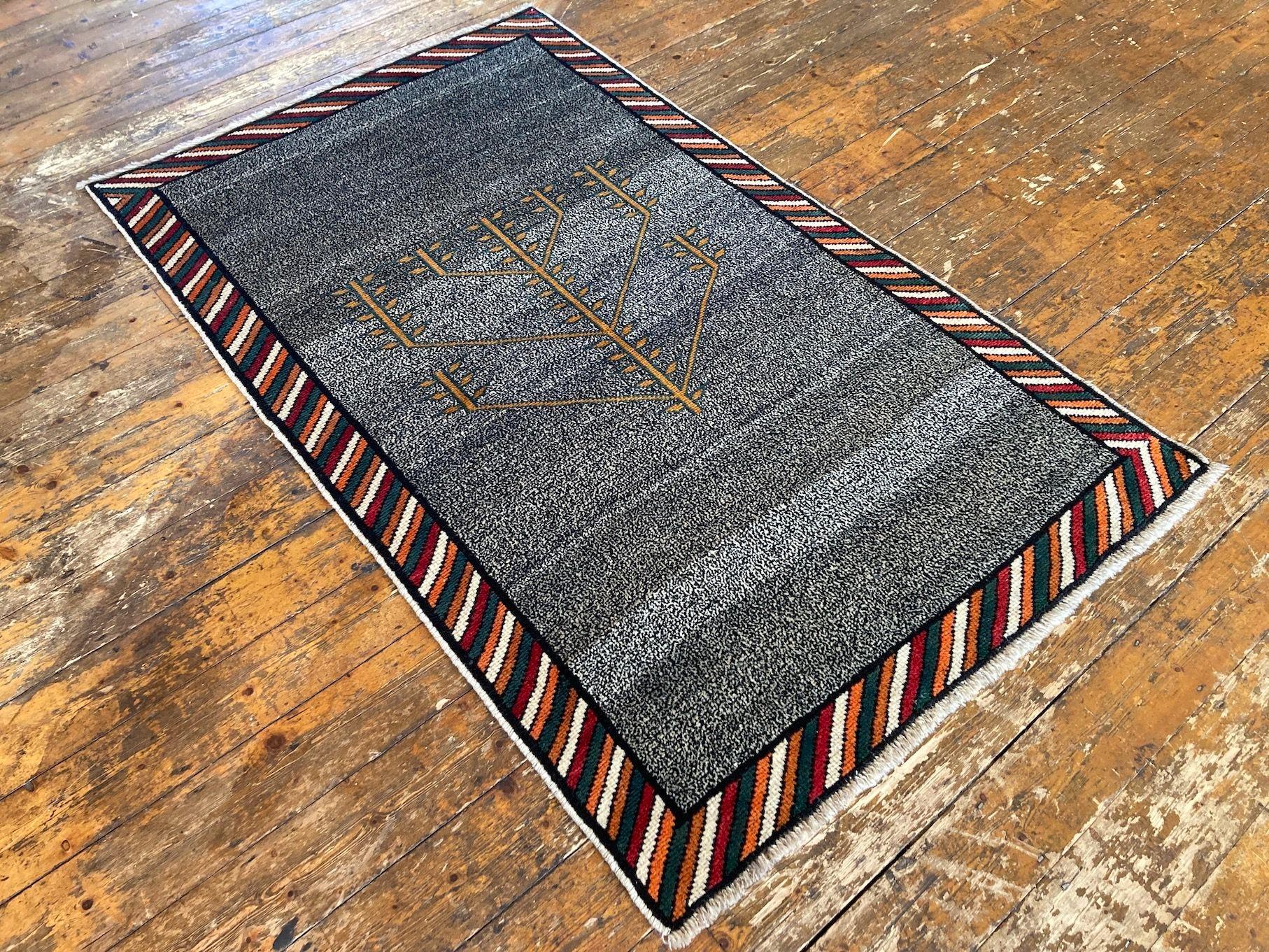 Gabbeh Vintage Gabbeh Teppich 1,84 m x 1,12 m (Mitte des 20. Jahrhunderts) im Angebot