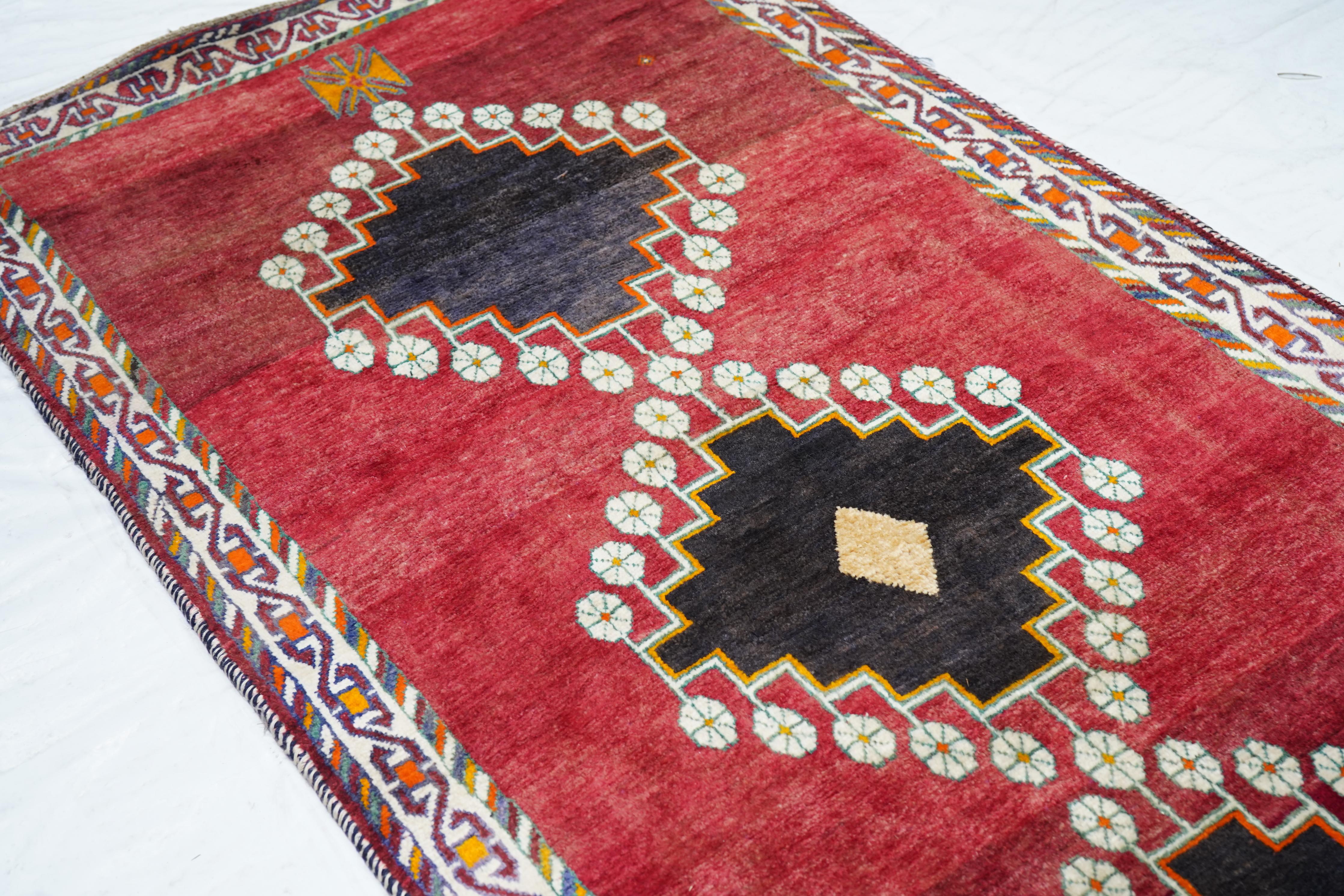 Tappeto Gabbeh Vintage 3'9'' x 7'6'' in vendita 1