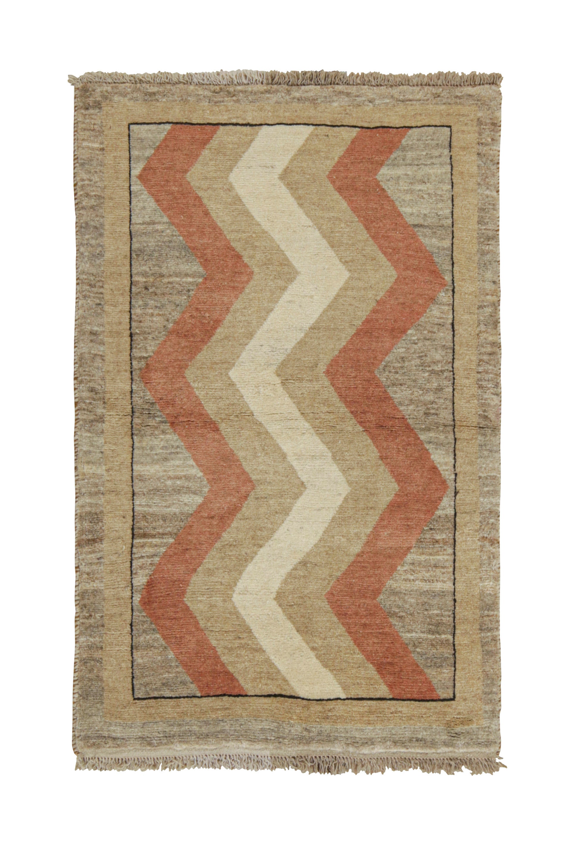Gabbeh Vintage Vintage-Teppich in Beige-Braun und Rot mit Chevron-Muster von Teppich & Kelim