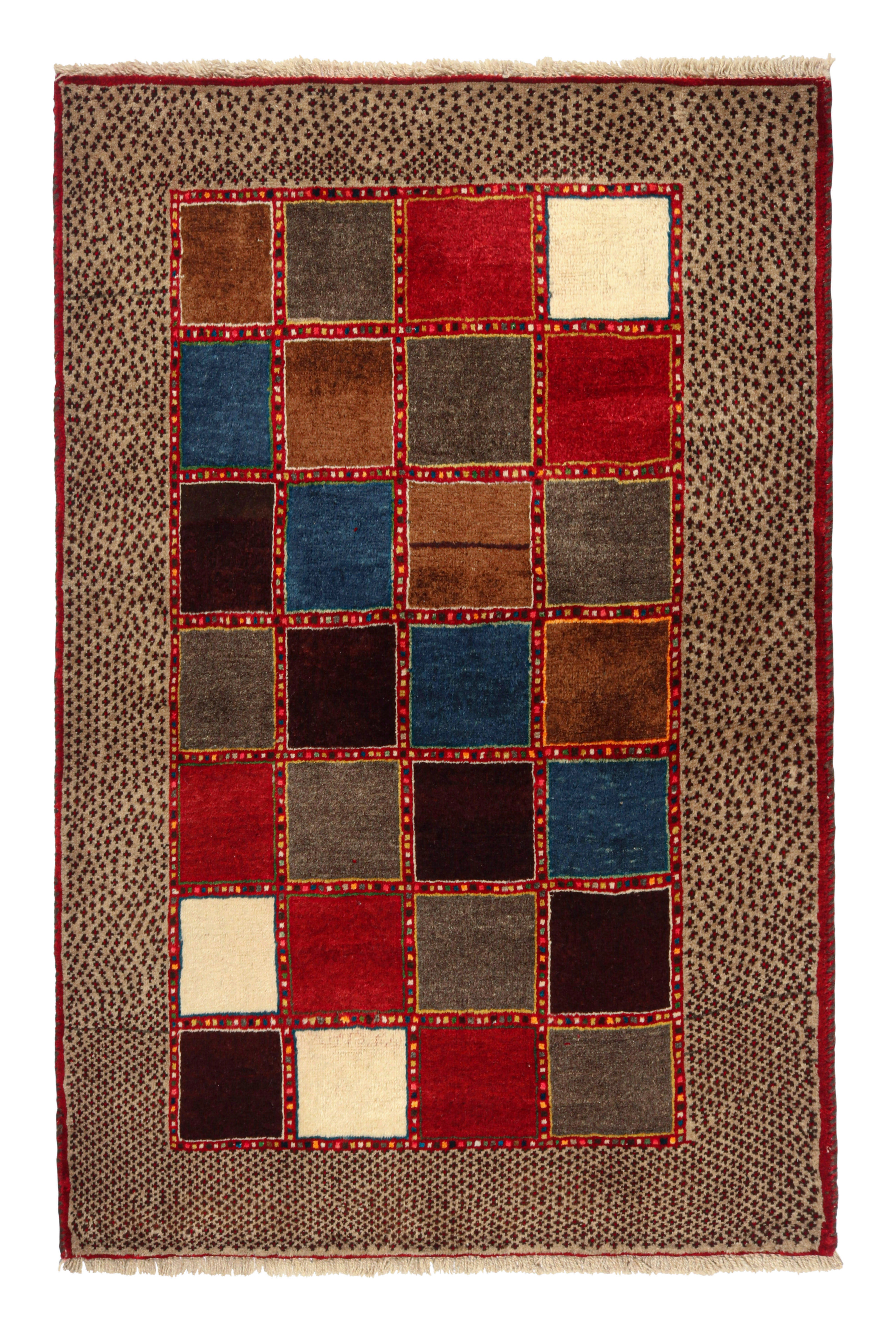 Tapis Gabbeh vintage à motif polychrome marron, rouge et bleu par Rug & Kilim en vente