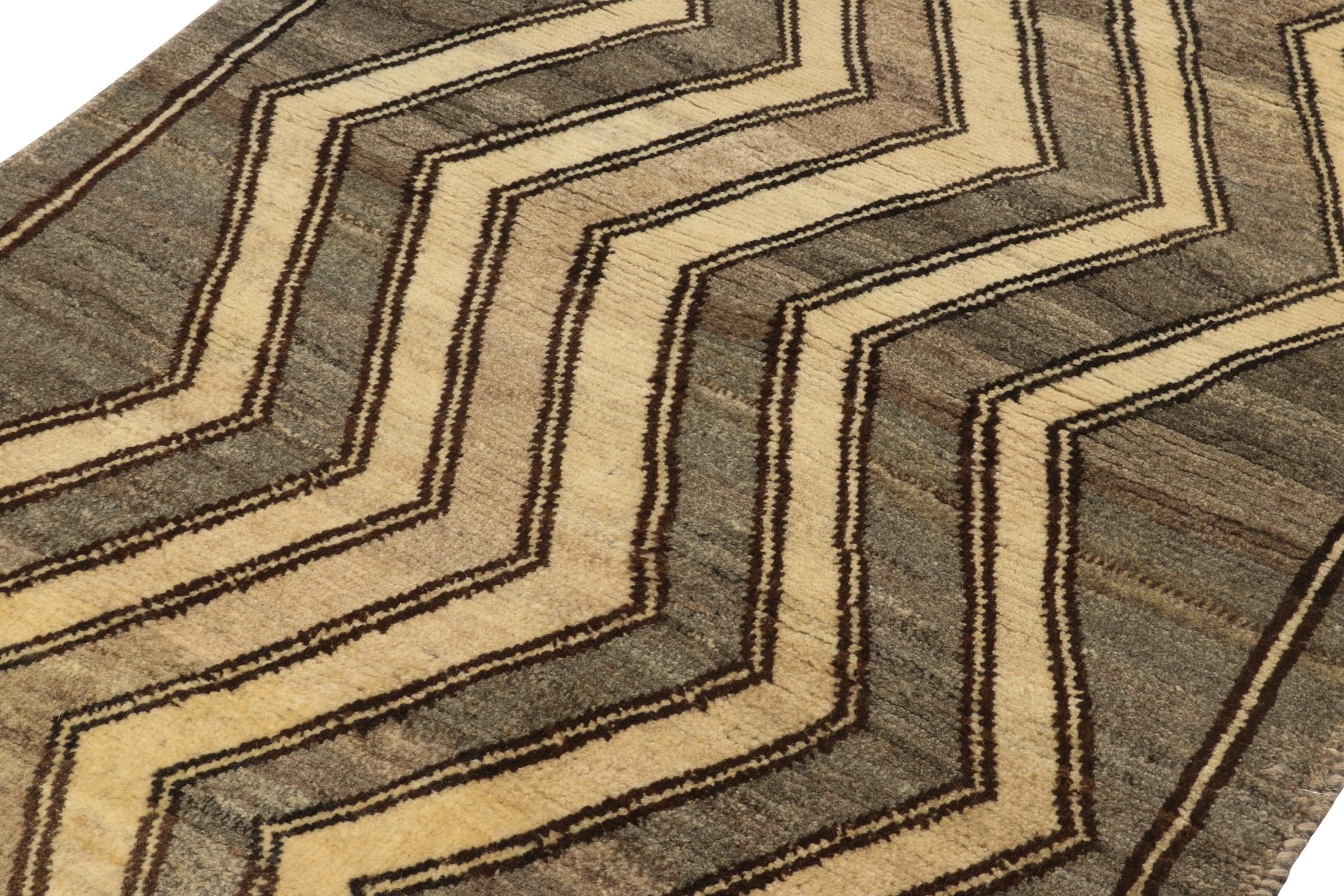 Gabbeh Vintage Vintage-Teppich in Grau und Beige-Braun mit Chevron-Muster von Teppich & Kelim (Stammeskunst) im Angebot