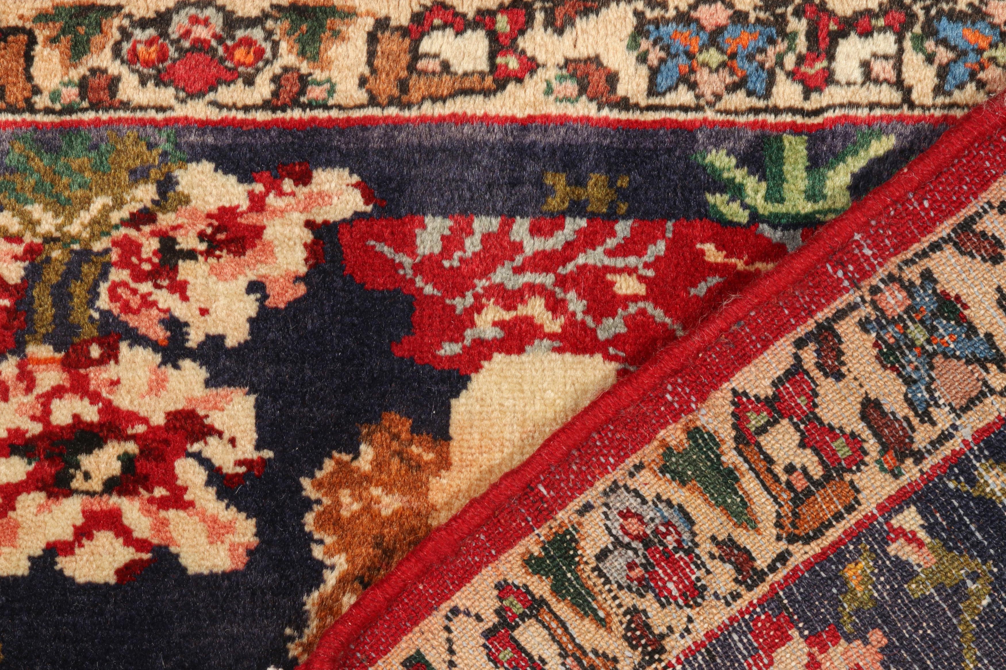 Gabbeh-Teppich in Rot und Brown - Bilder mit Mustern von Rug & Kilim (Mitte des 20. Jahrhunderts) im Angebot