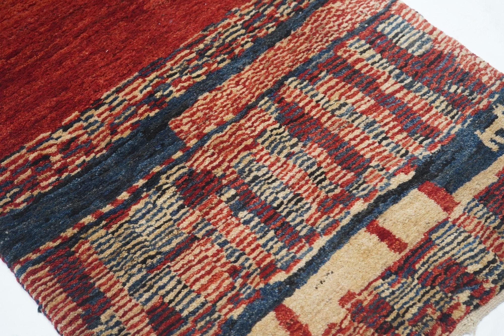 Vintage Gabbeh Runner 2'7'' x 9'9'' In condizioni ottime in vendita a New York, NY