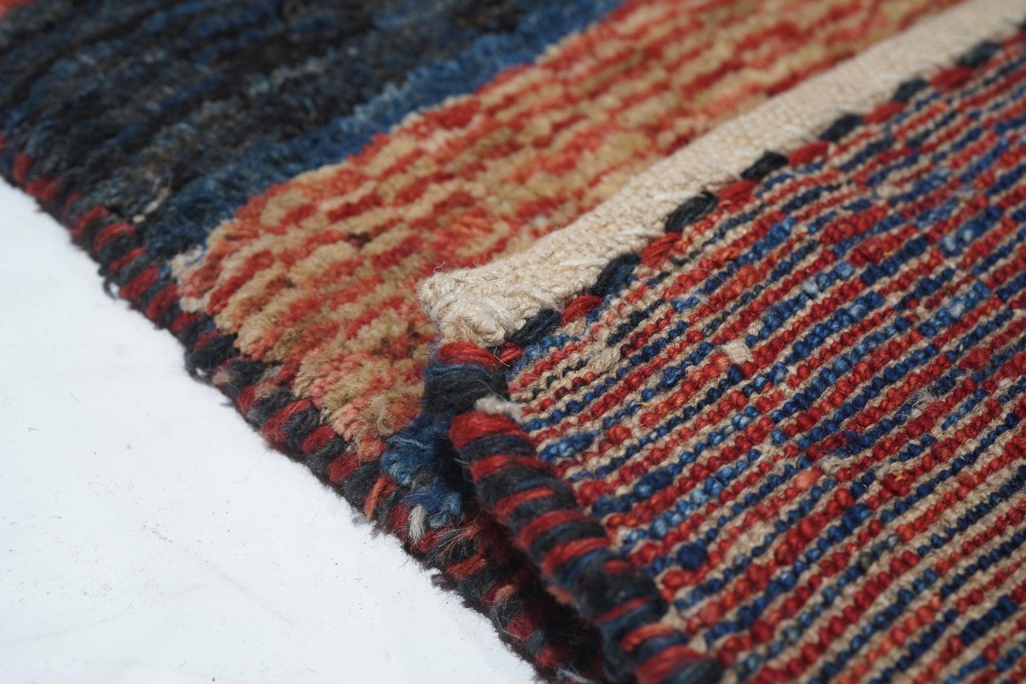 Vintage Gabbeh Runner 2'7'' x 9'9'' in vendita 1