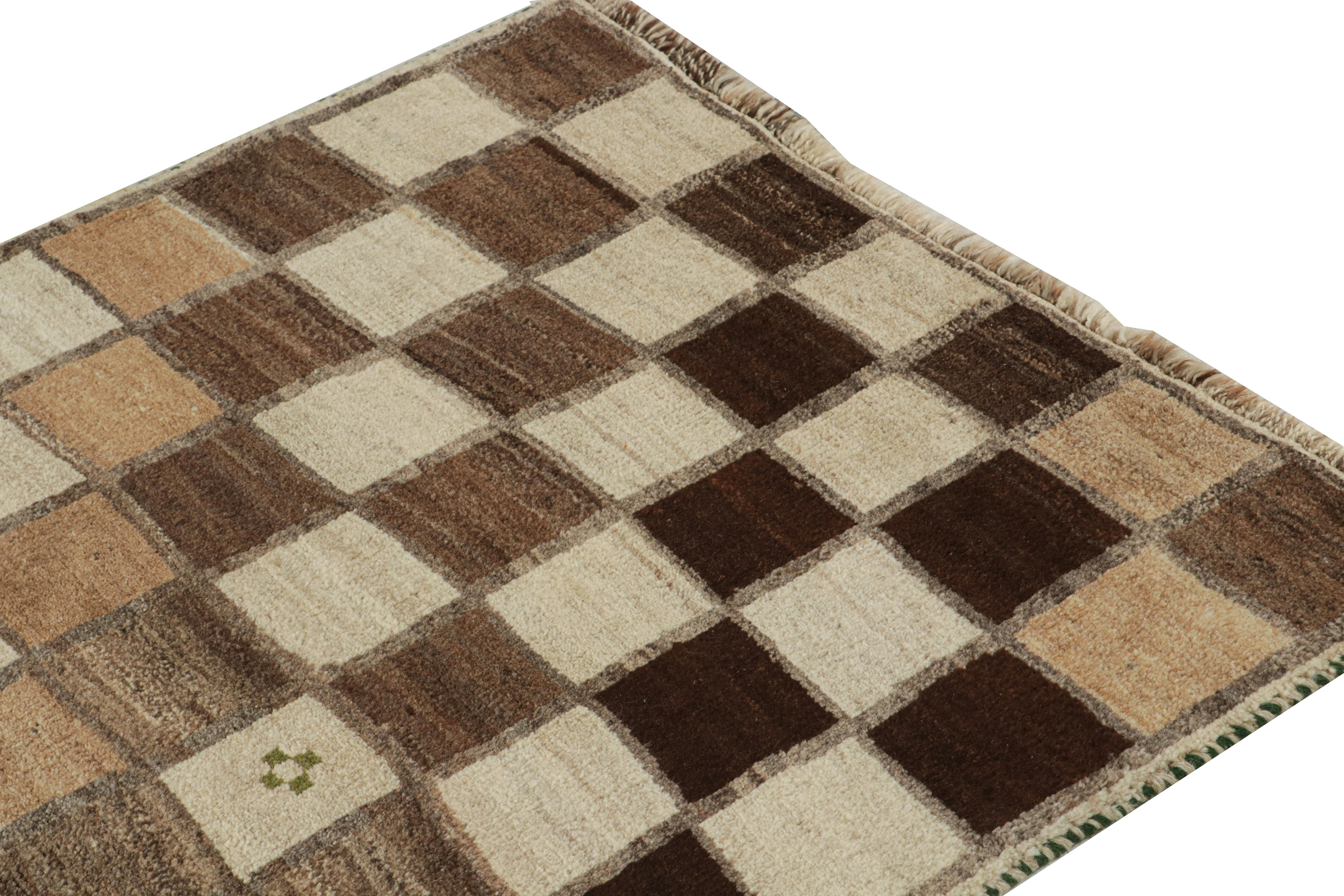 Turc Tapis tribal Gabbeh vintage à motifs carrés beige-marron et gris par Rug & Kilim