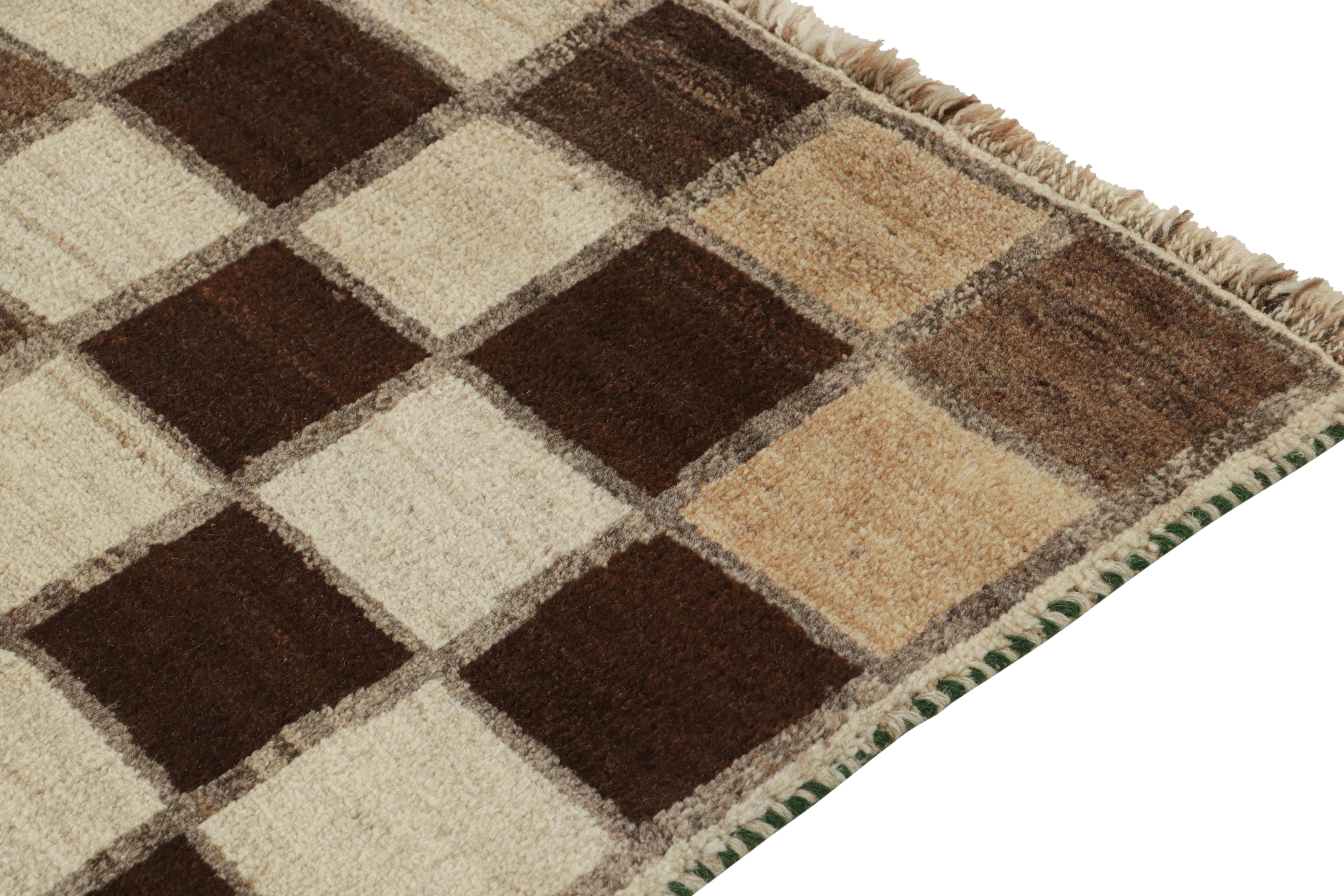 Noué à la main Tapis tribal Gabbeh vintage à motifs carrés beige-marron et gris par Rug & Kilim