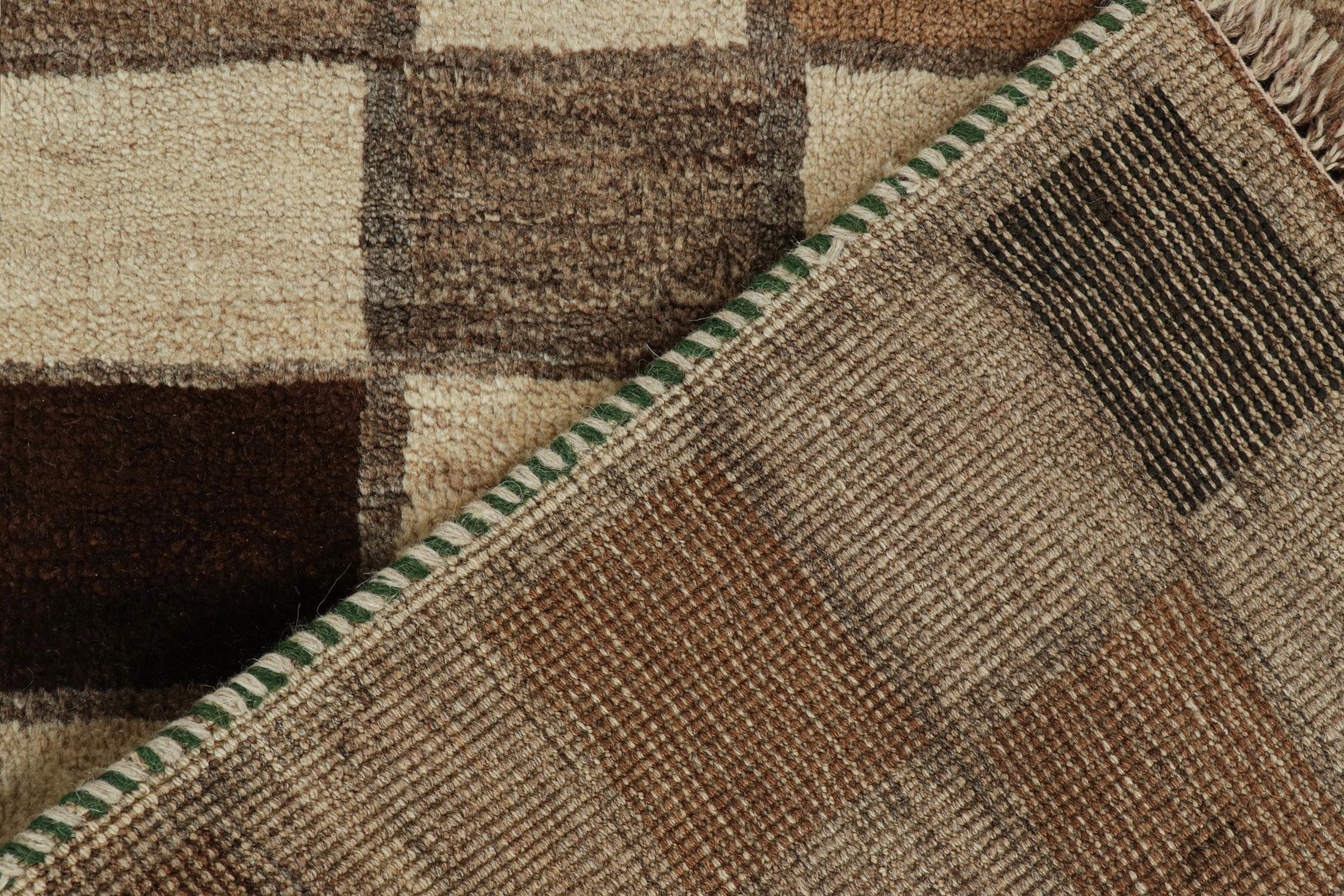 Milieu du XXe siècle Tapis tribal Gabbeh vintage à motifs carrés beige-marron et gris par Rug & Kilim